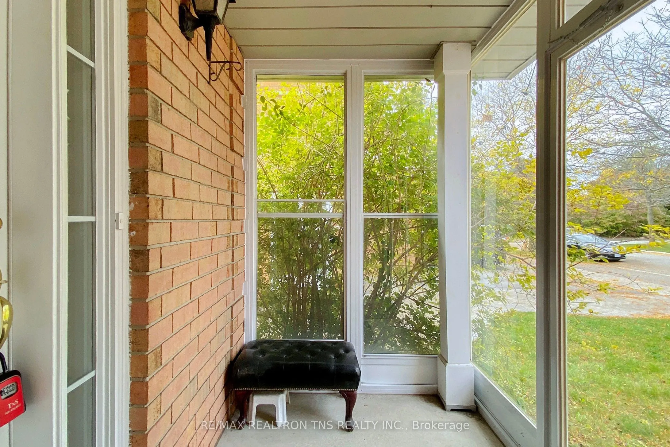 10 Breezeway Crescent