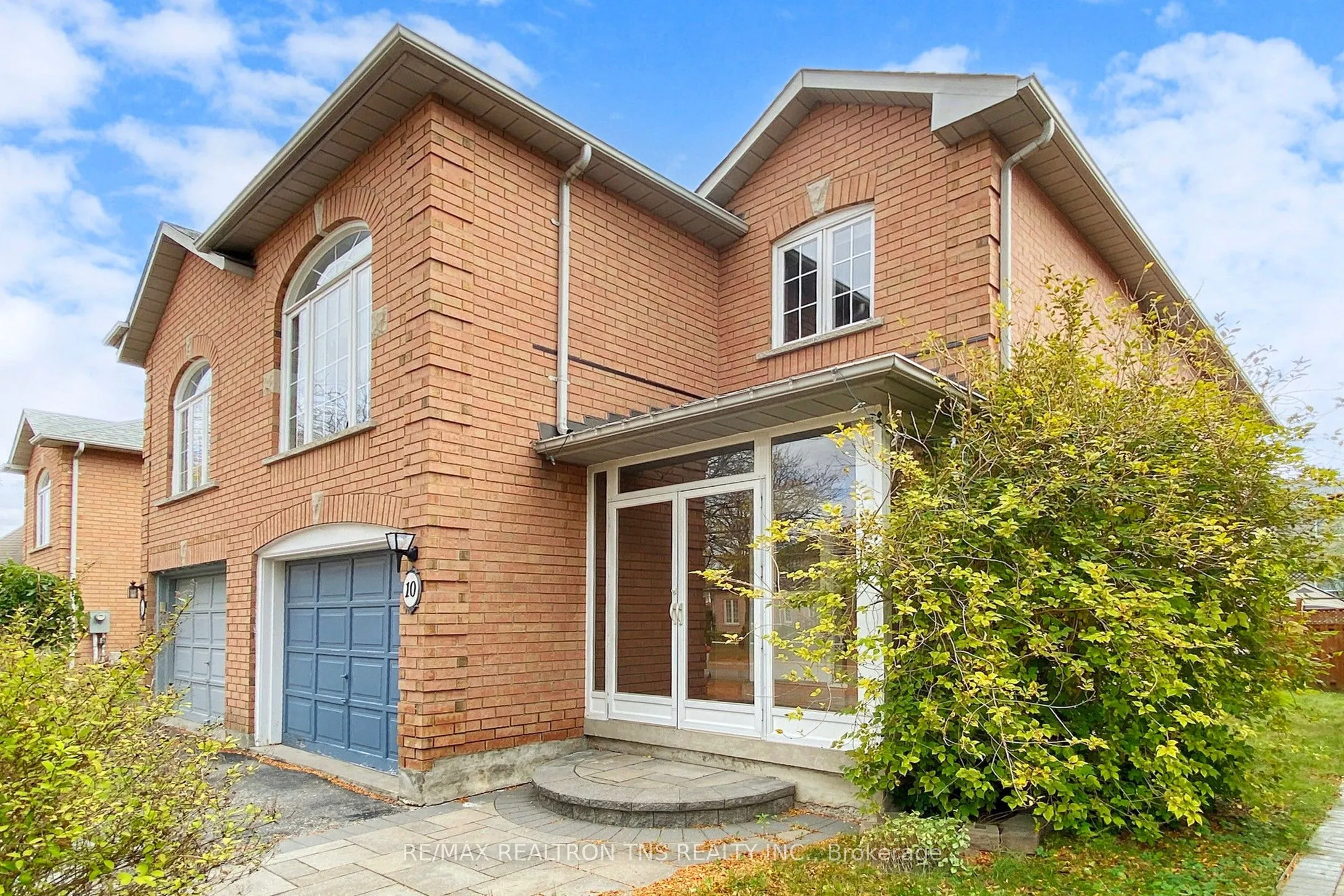 10 Breezeway Crescent