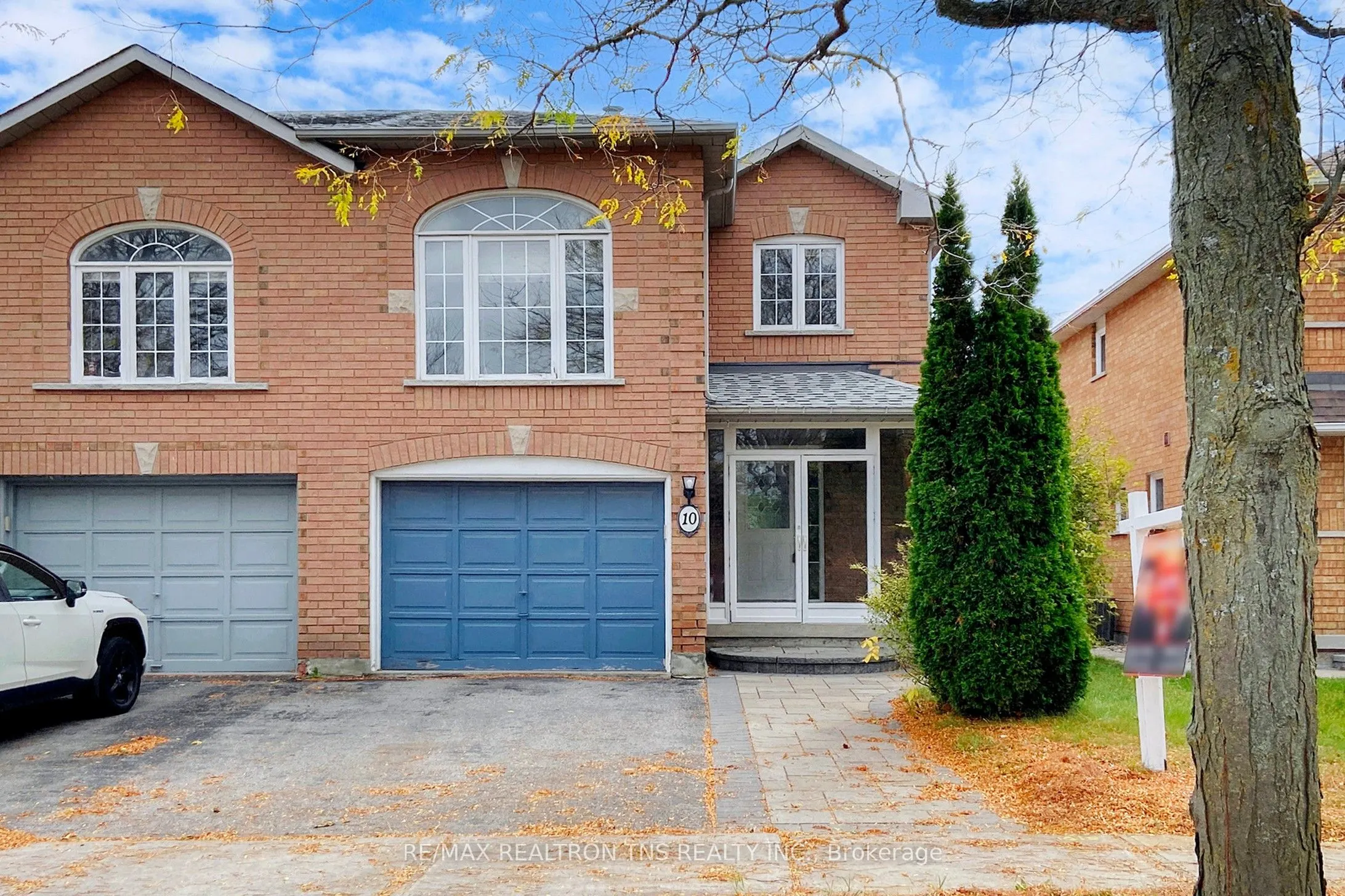 10 Breezeway Crescent