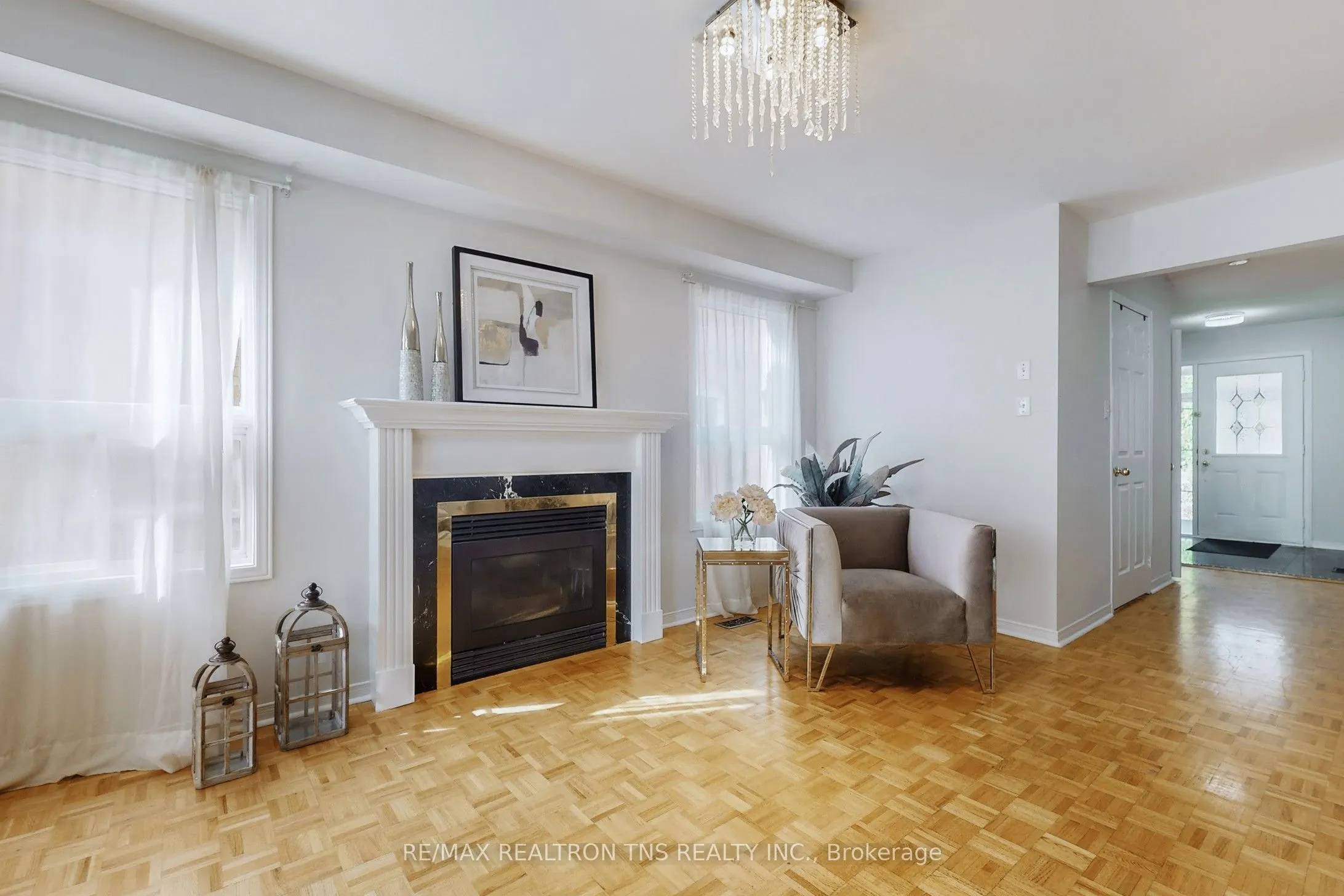 10 Breezeway Crescent