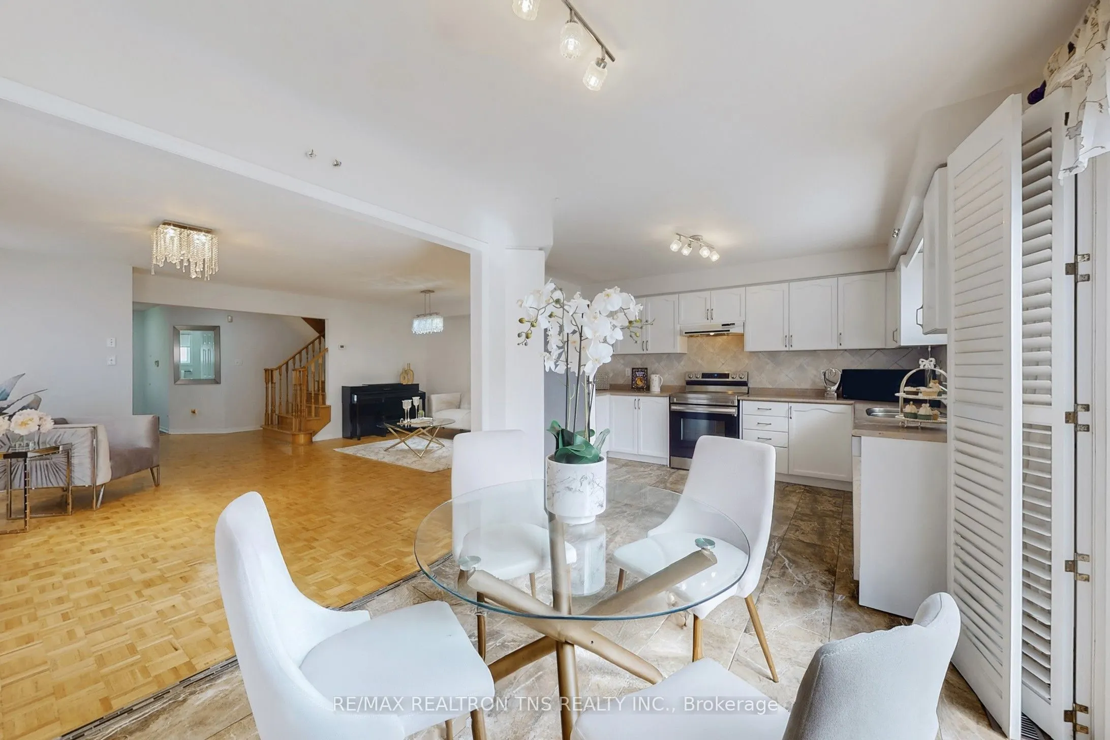 10 Breezeway Crescent