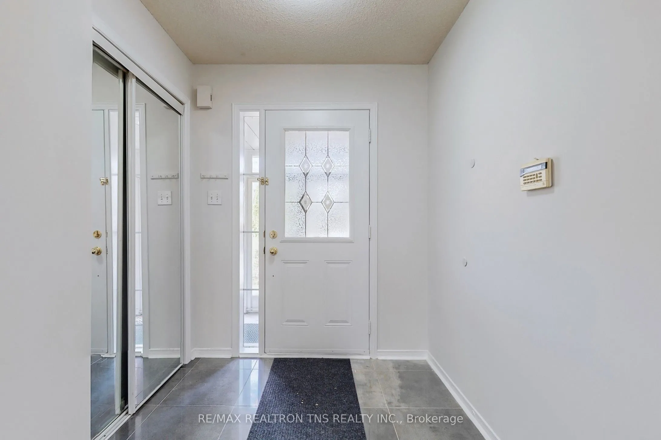 10 Breezeway Crescent