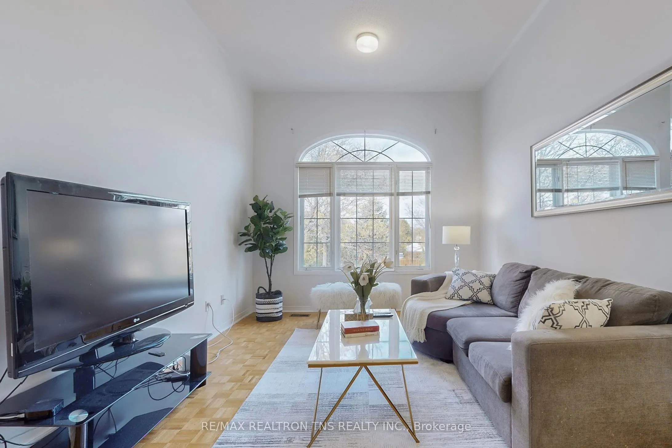 10 Breezeway Crescent