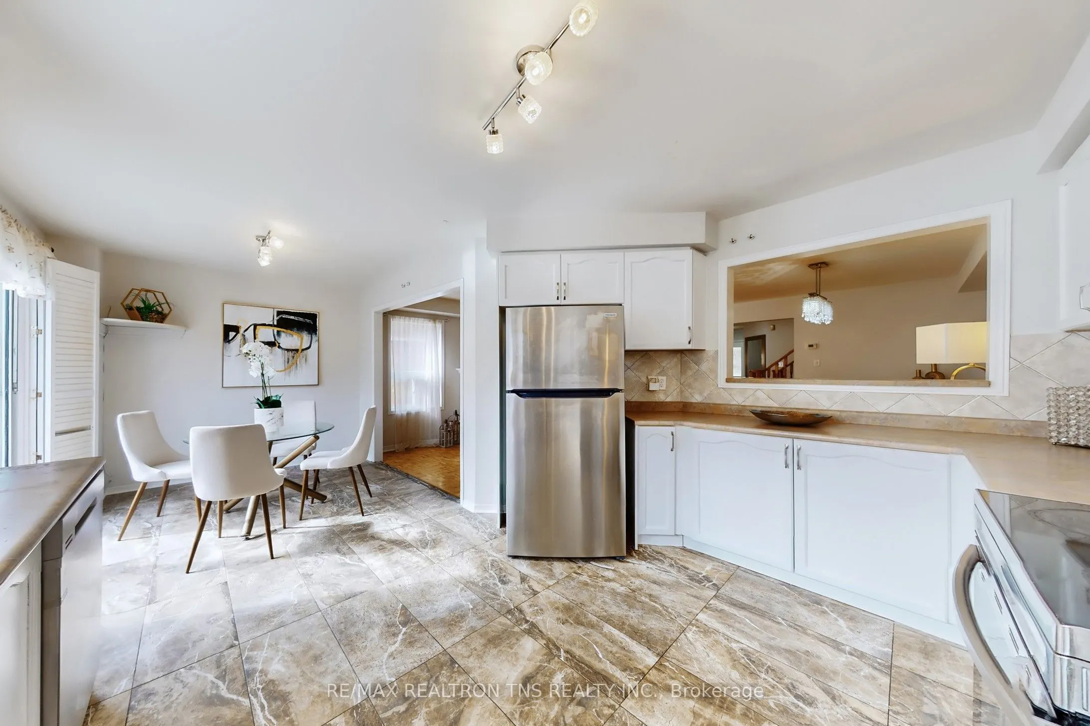 10 Breezeway Crescent
