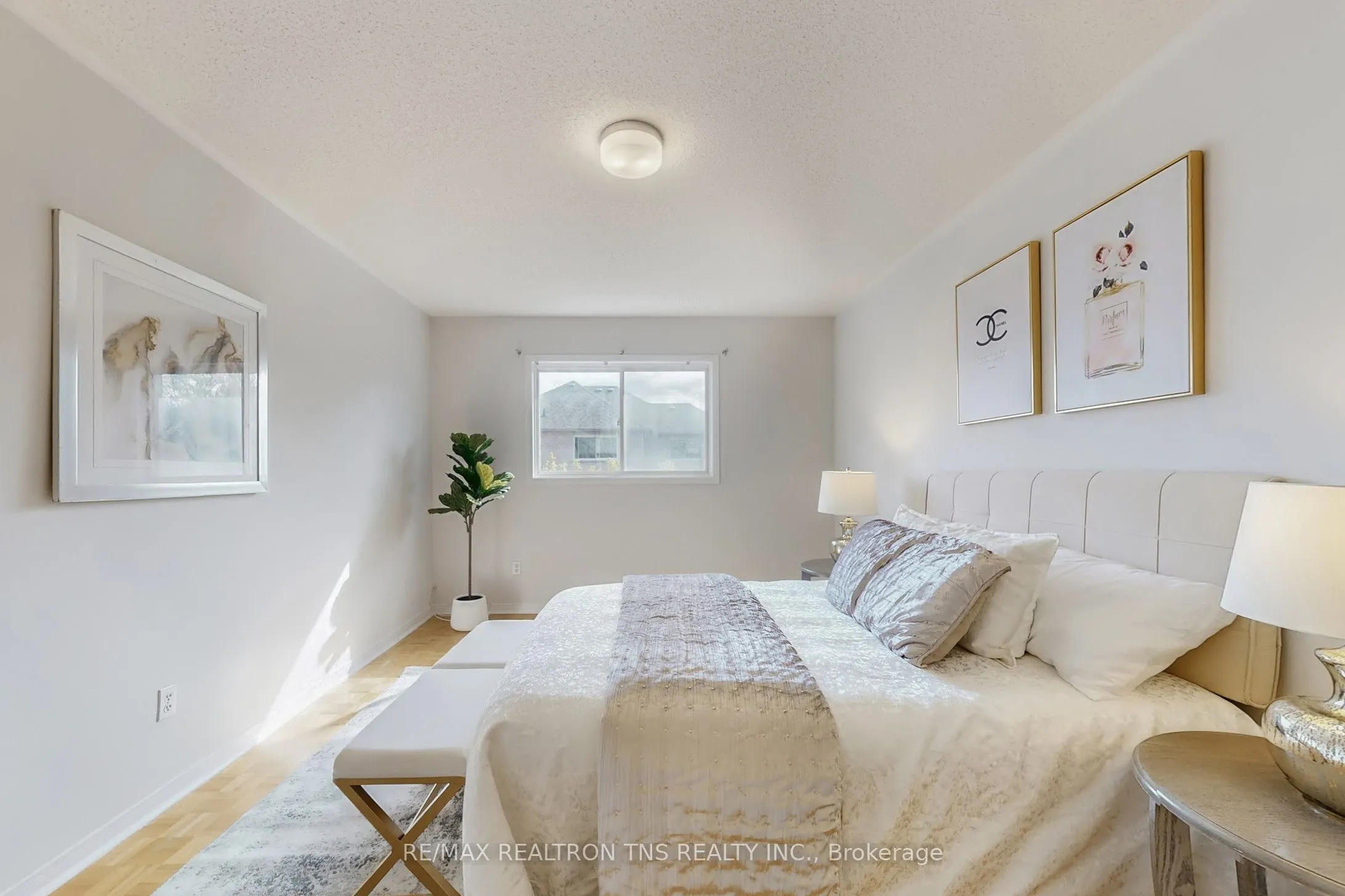 10 Breezeway Crescent