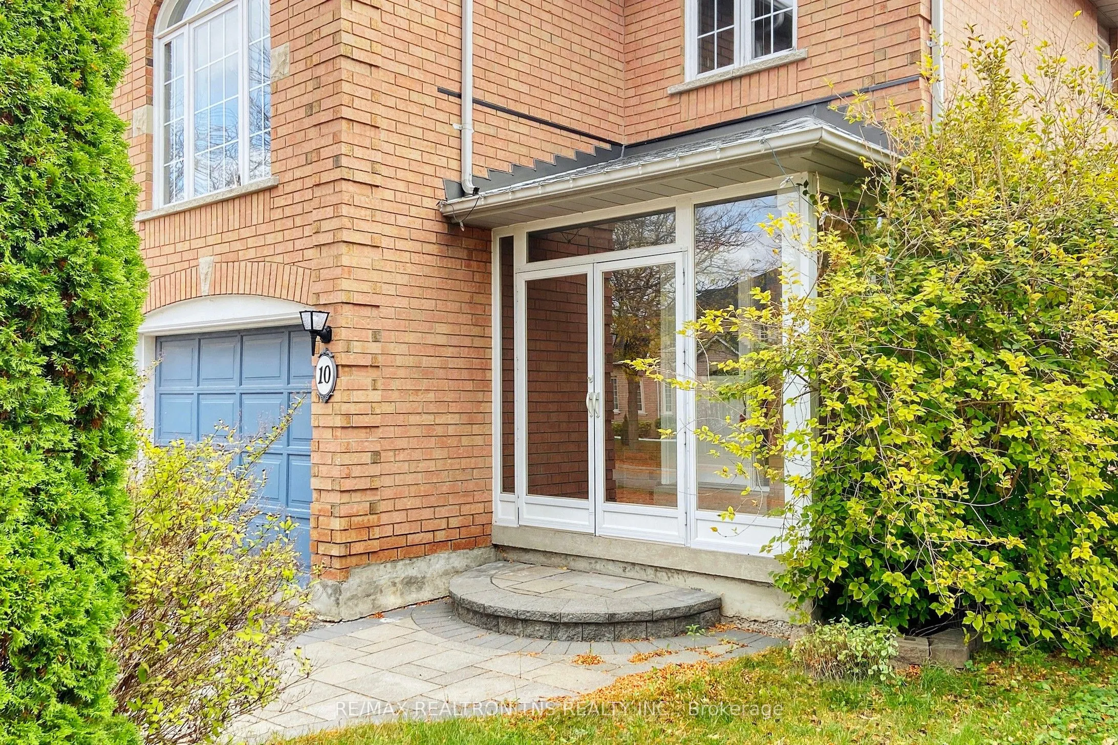 10 Breezeway Crescent