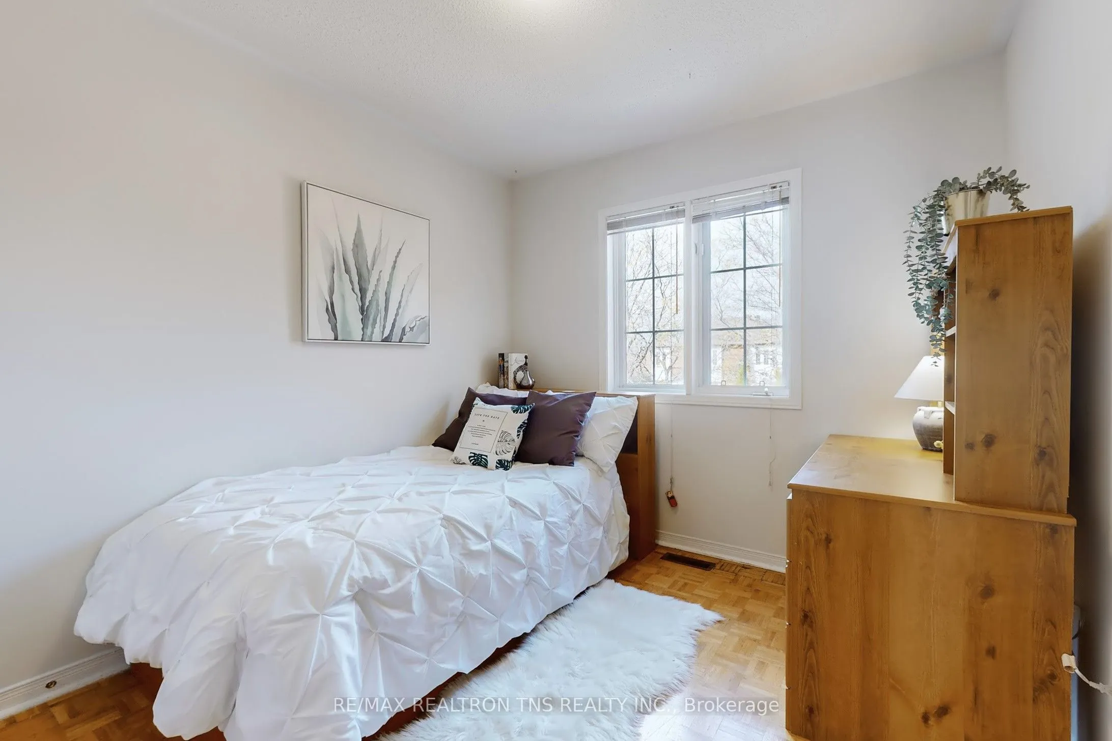 10 Breezeway Crescent