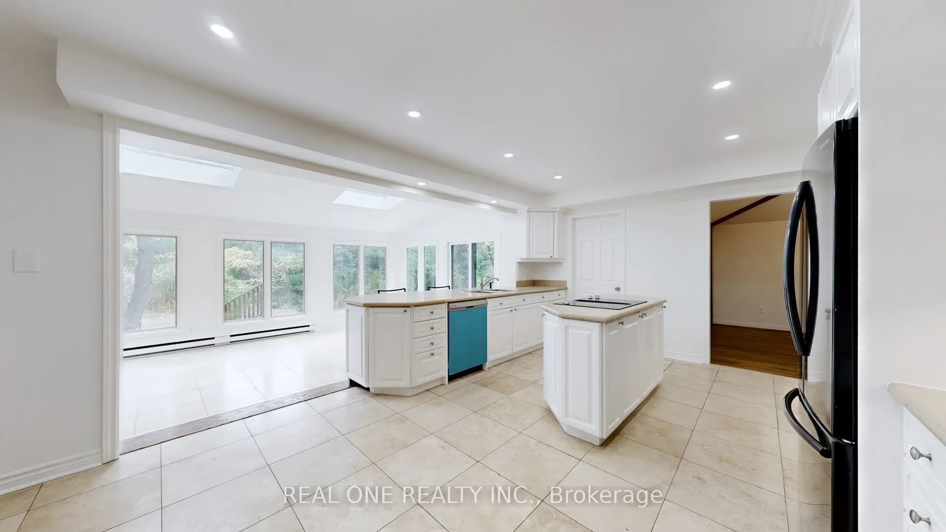 465 Woodland Acres Crescent