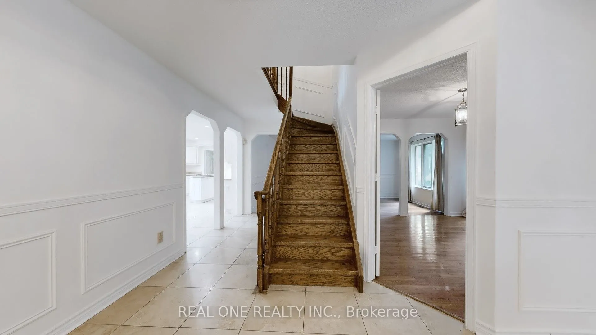 465 Woodland Acres Crescent