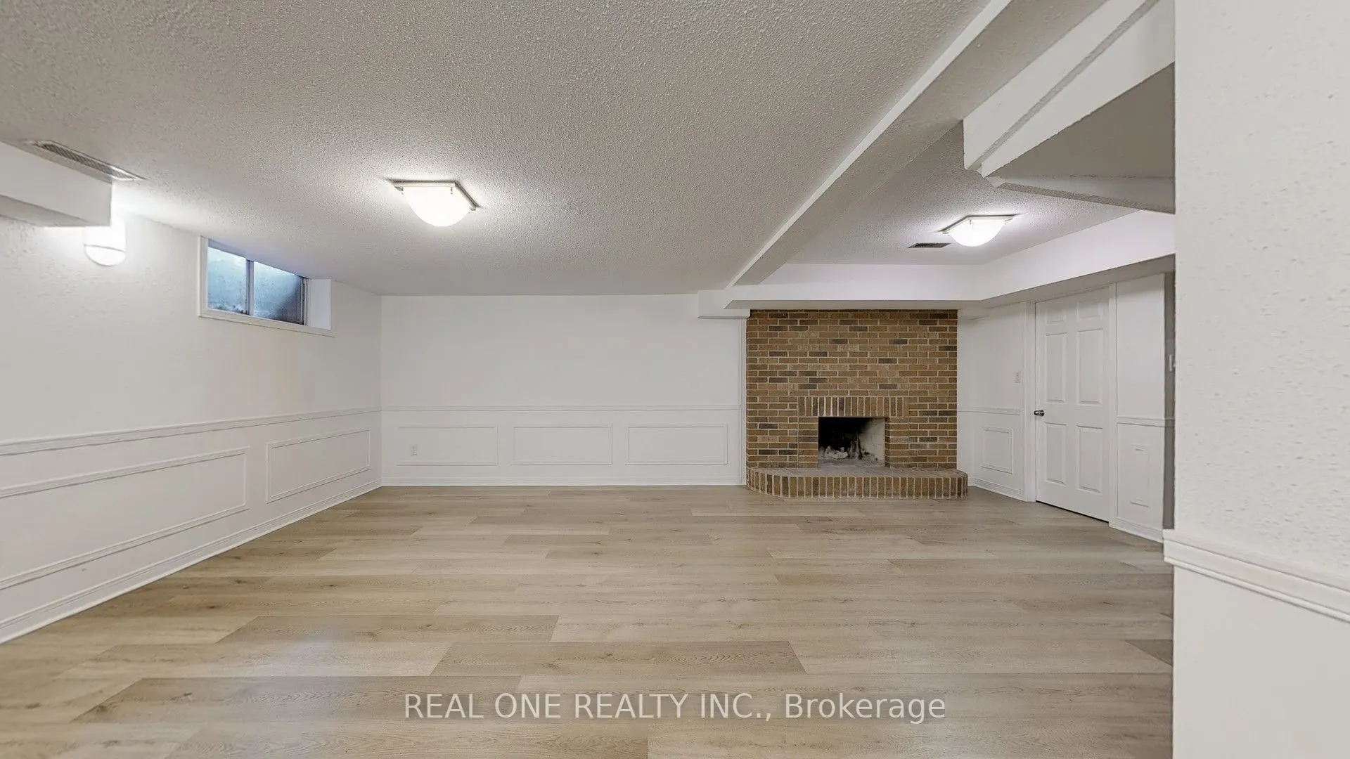 465 Woodland Acres Crescent