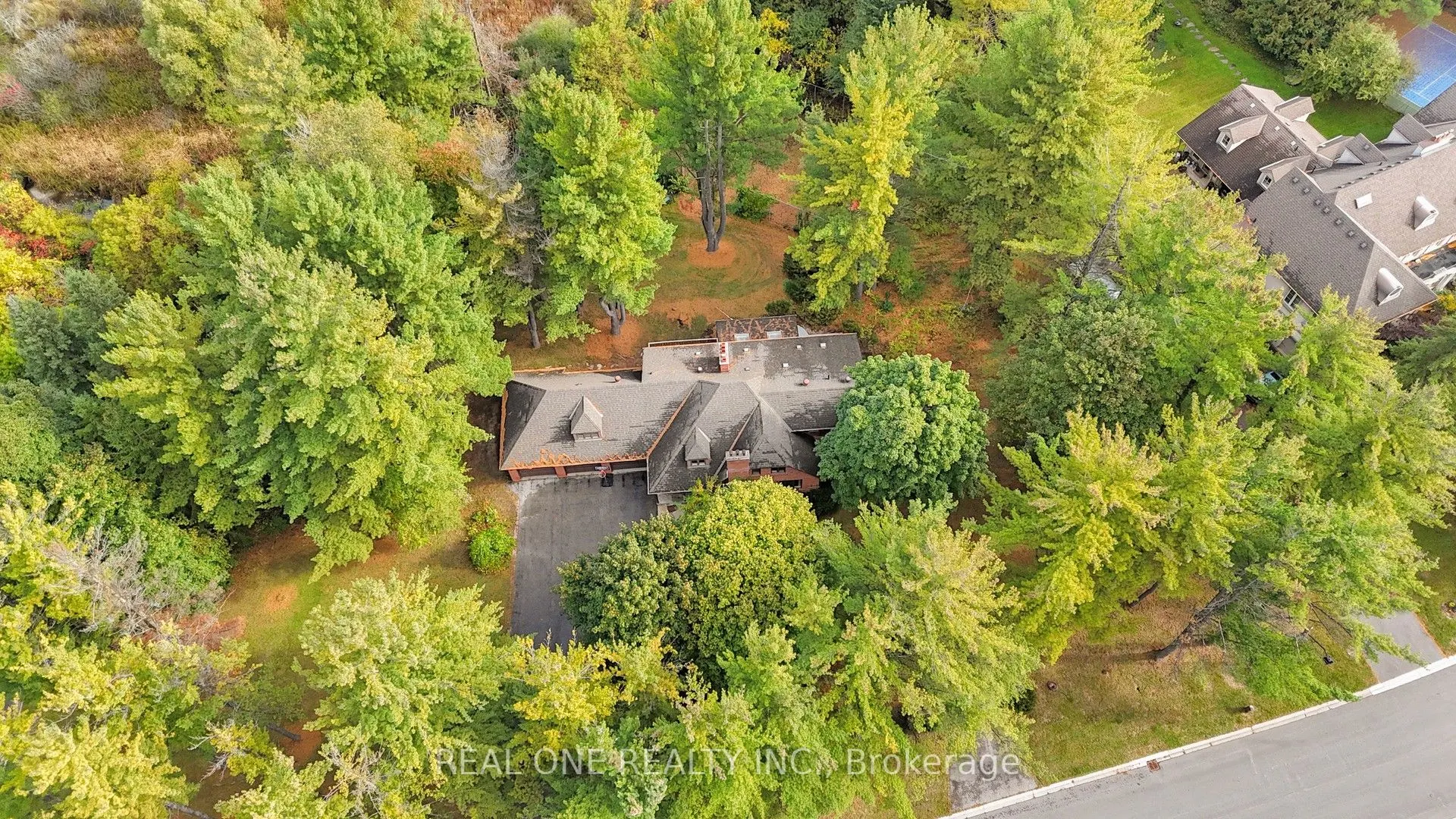465 Woodland Acres Crescent