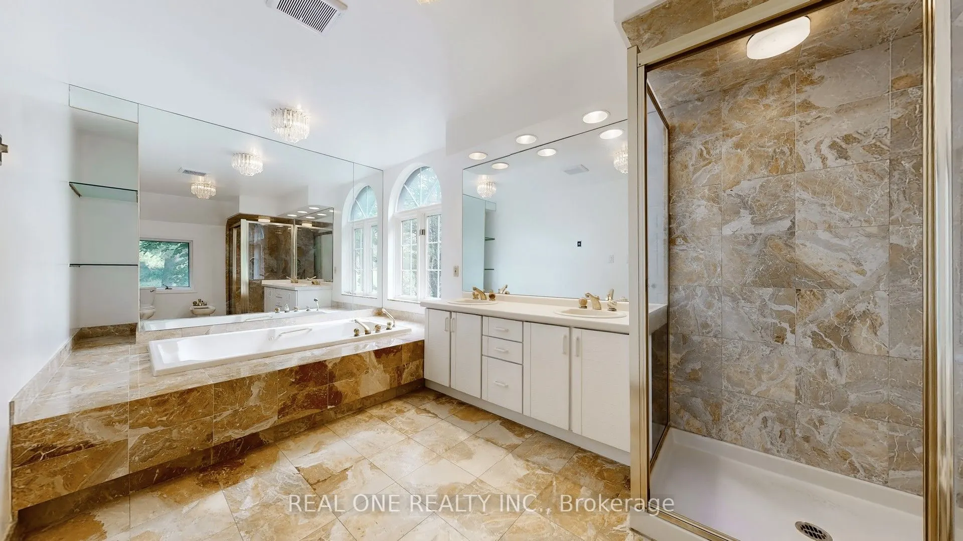 465 Woodland Acres Crescent
