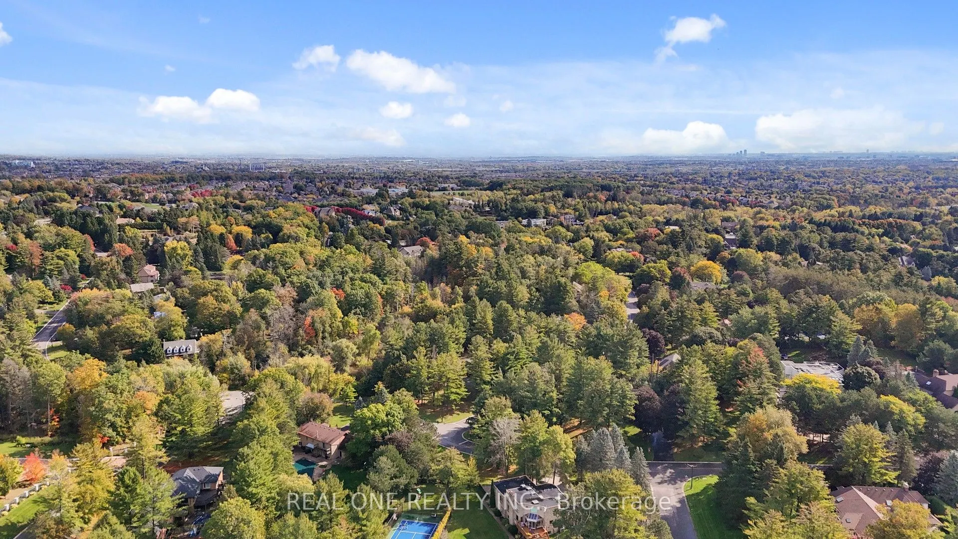 465 Woodland Acres Crescent