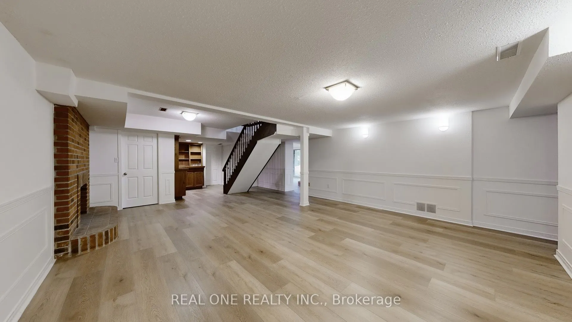 465 Woodland Acres Crescent