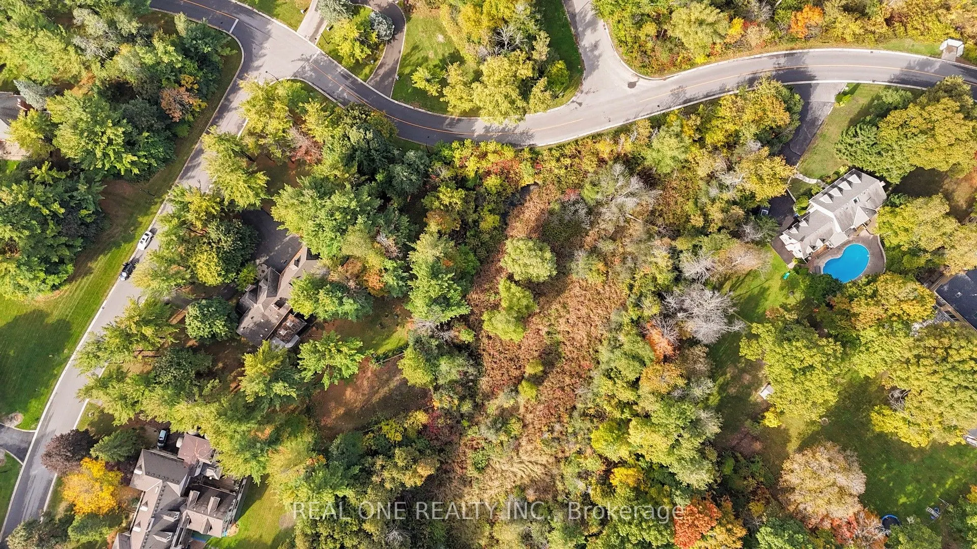465 Woodland Acres Crescent