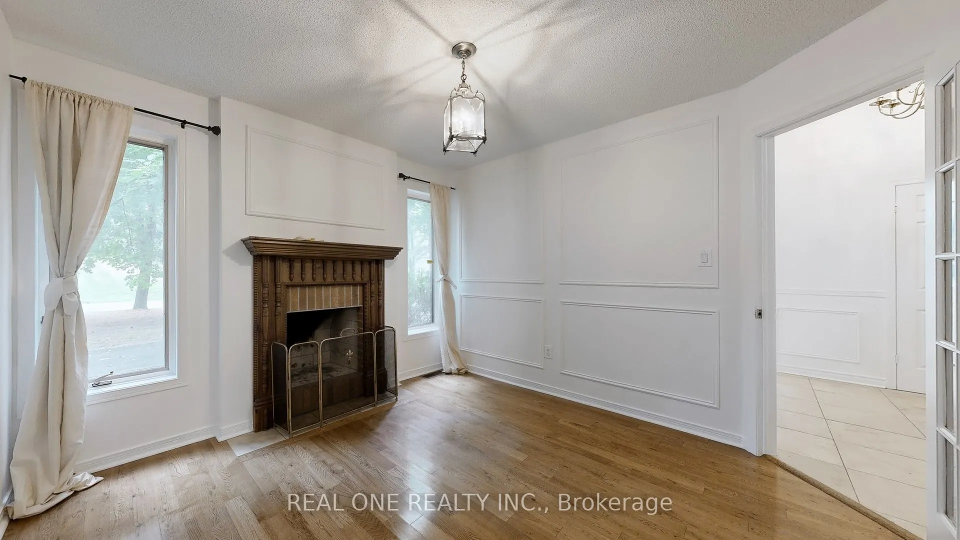 465 Woodland Acres Crescent