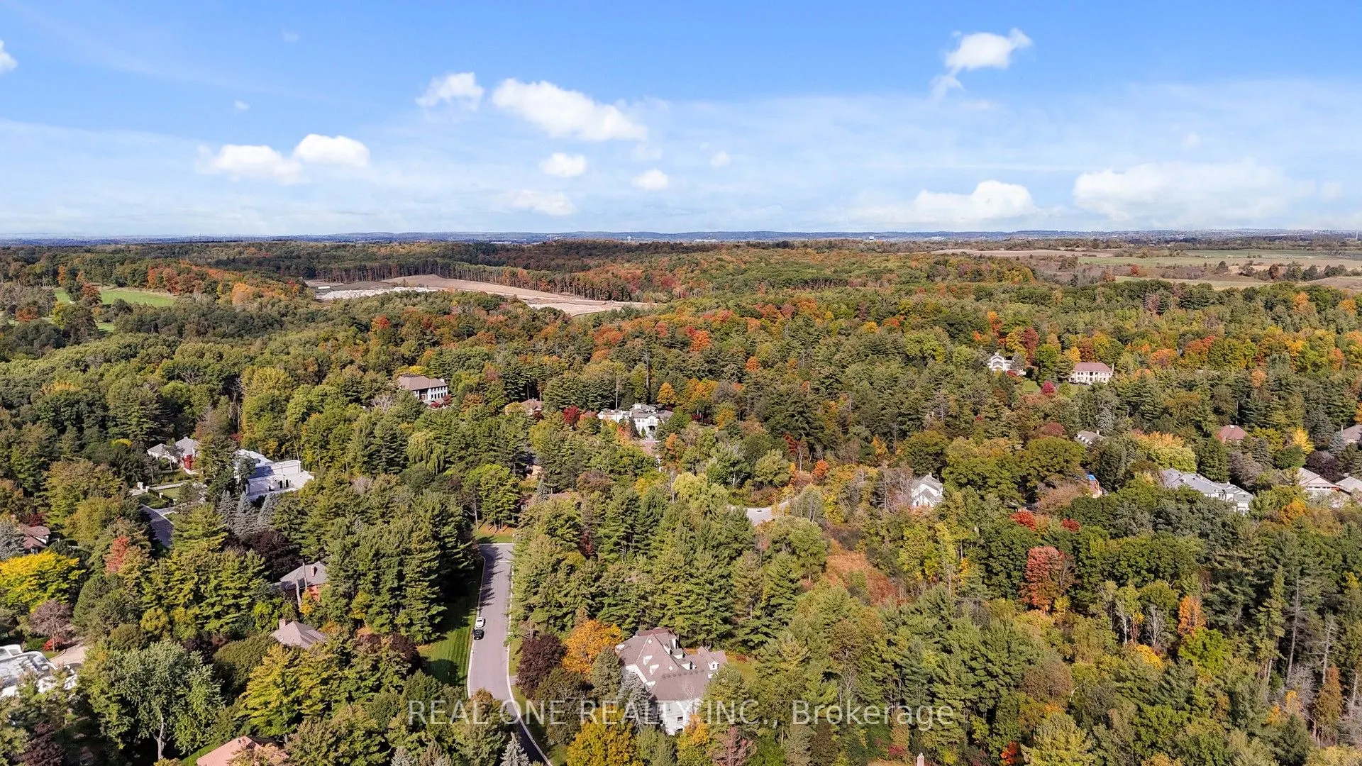 465 Woodland Acres Crescent
