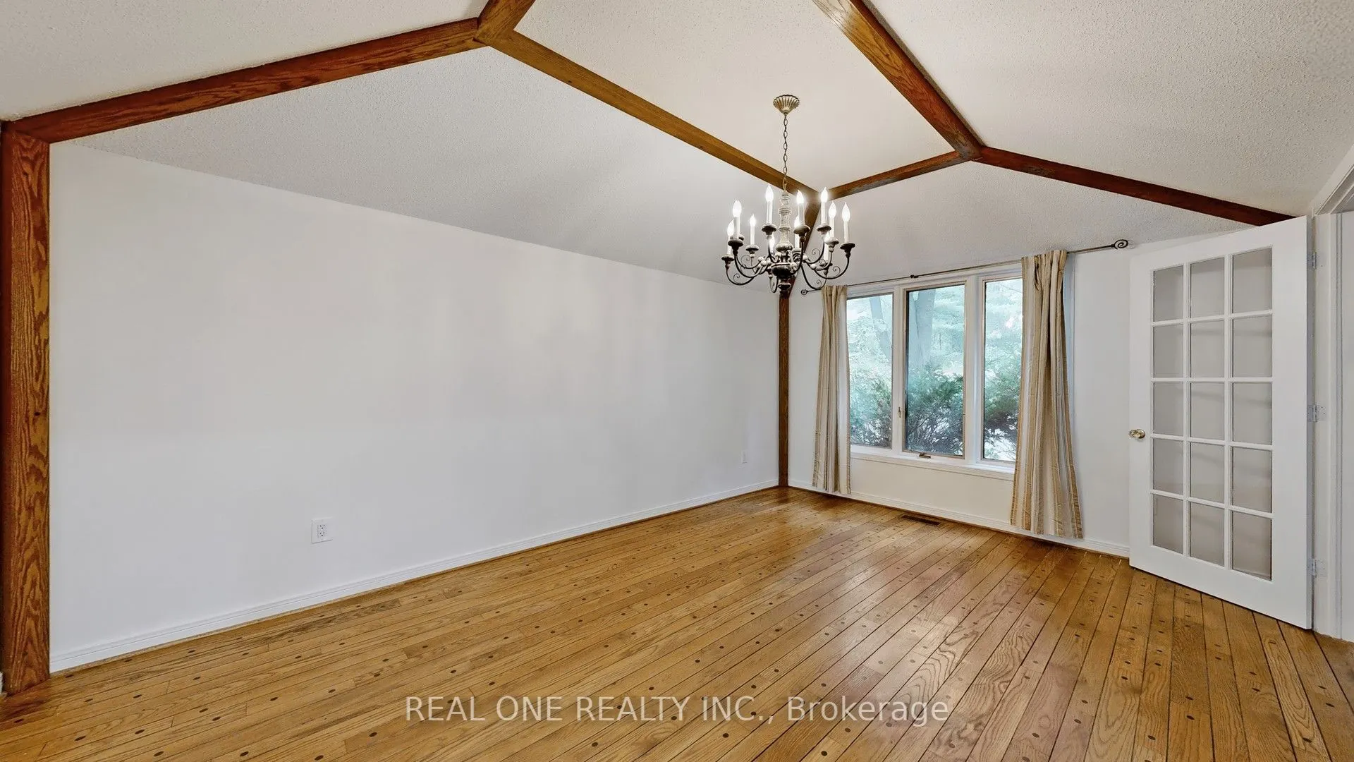 465 Woodland Acres Crescent