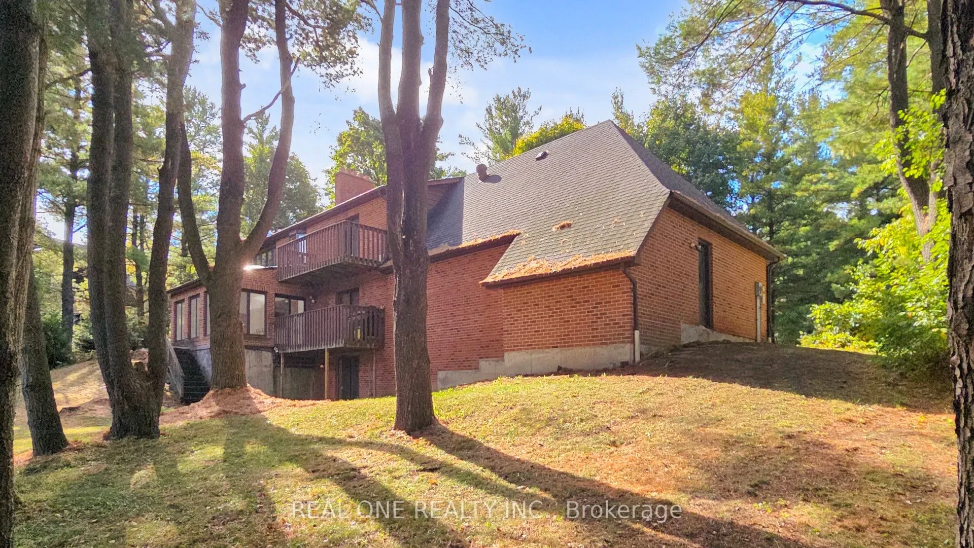 465 Woodland Acres Crescent