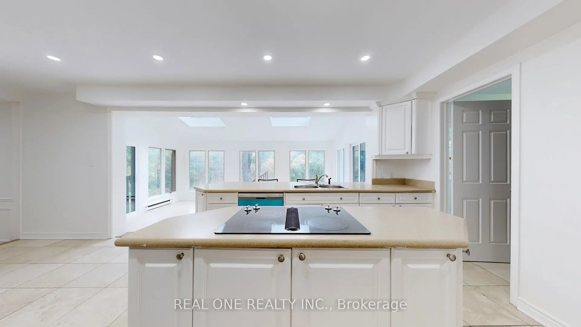 465 Woodland Acres Crescent