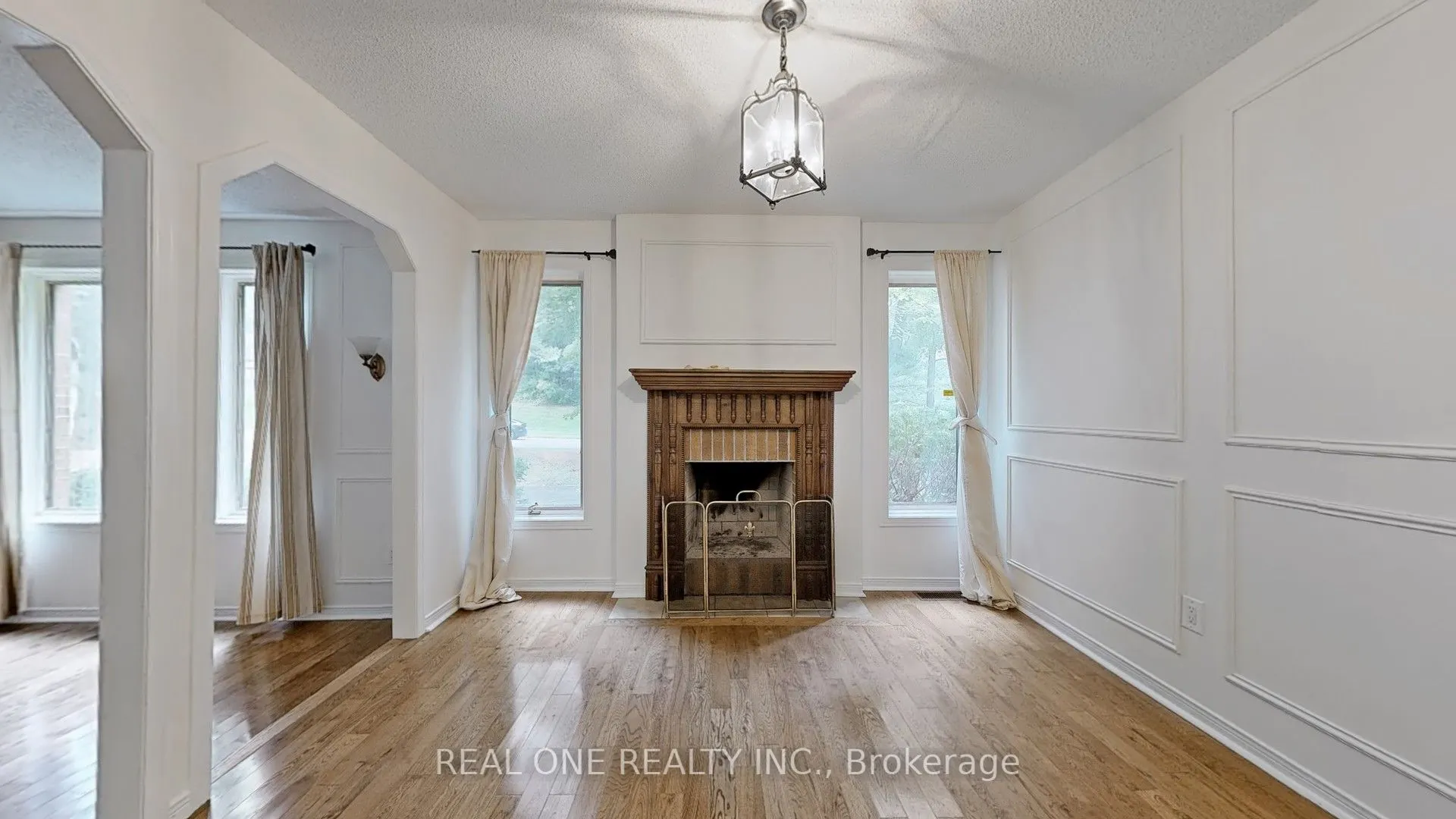 465 Woodland Acres Crescent
