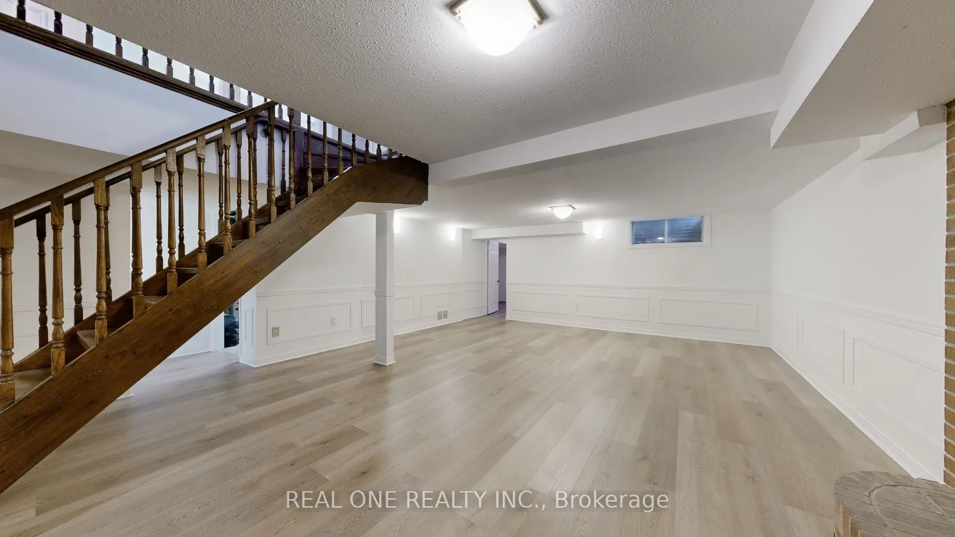 465 Woodland Acres Crescent