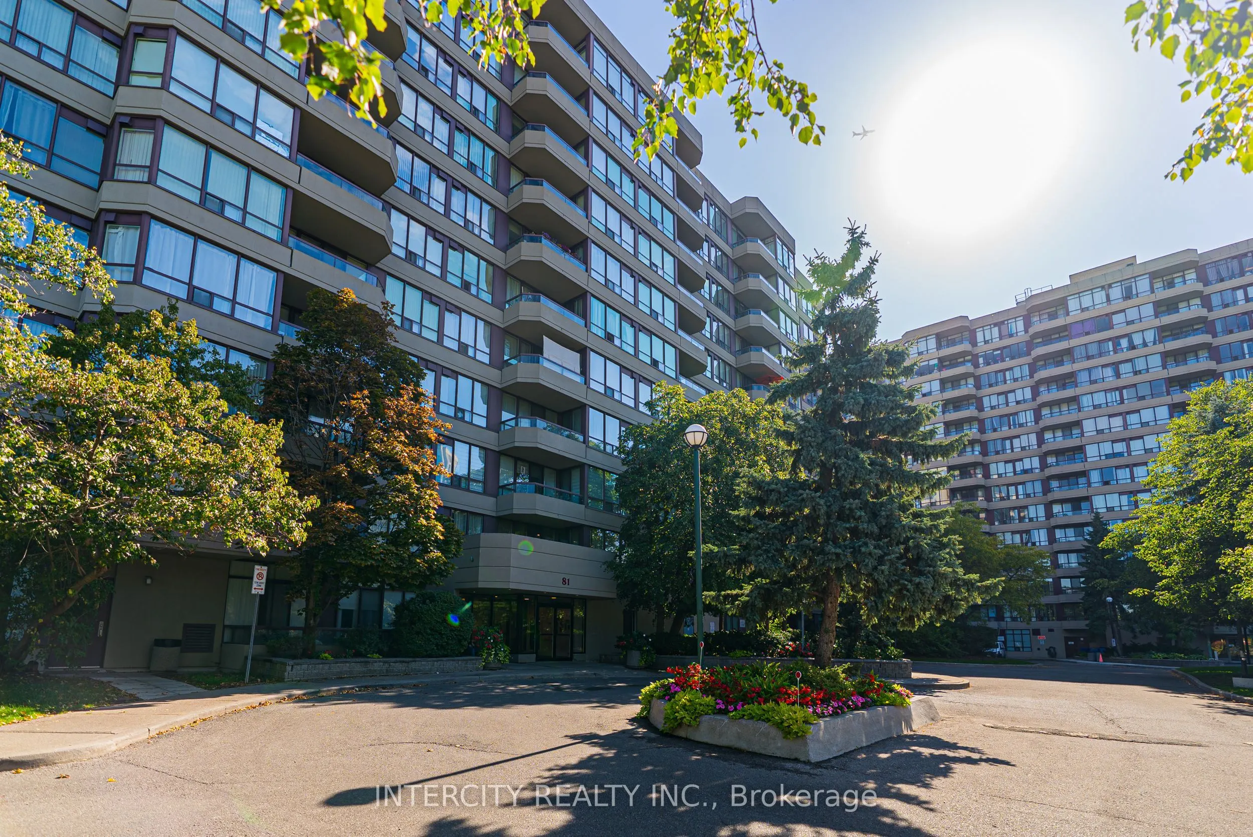 81 Townsgate Drive, #Ph208