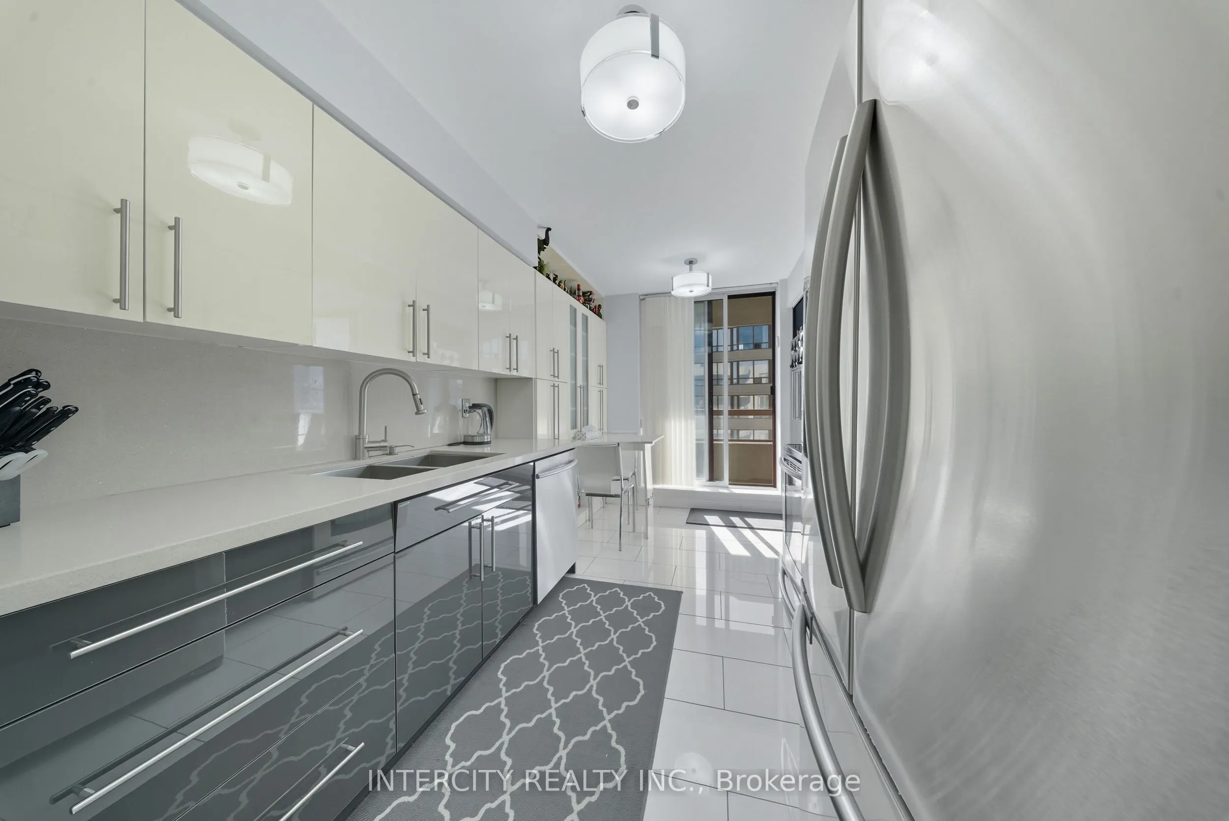 81 Townsgate Drive, #Ph208