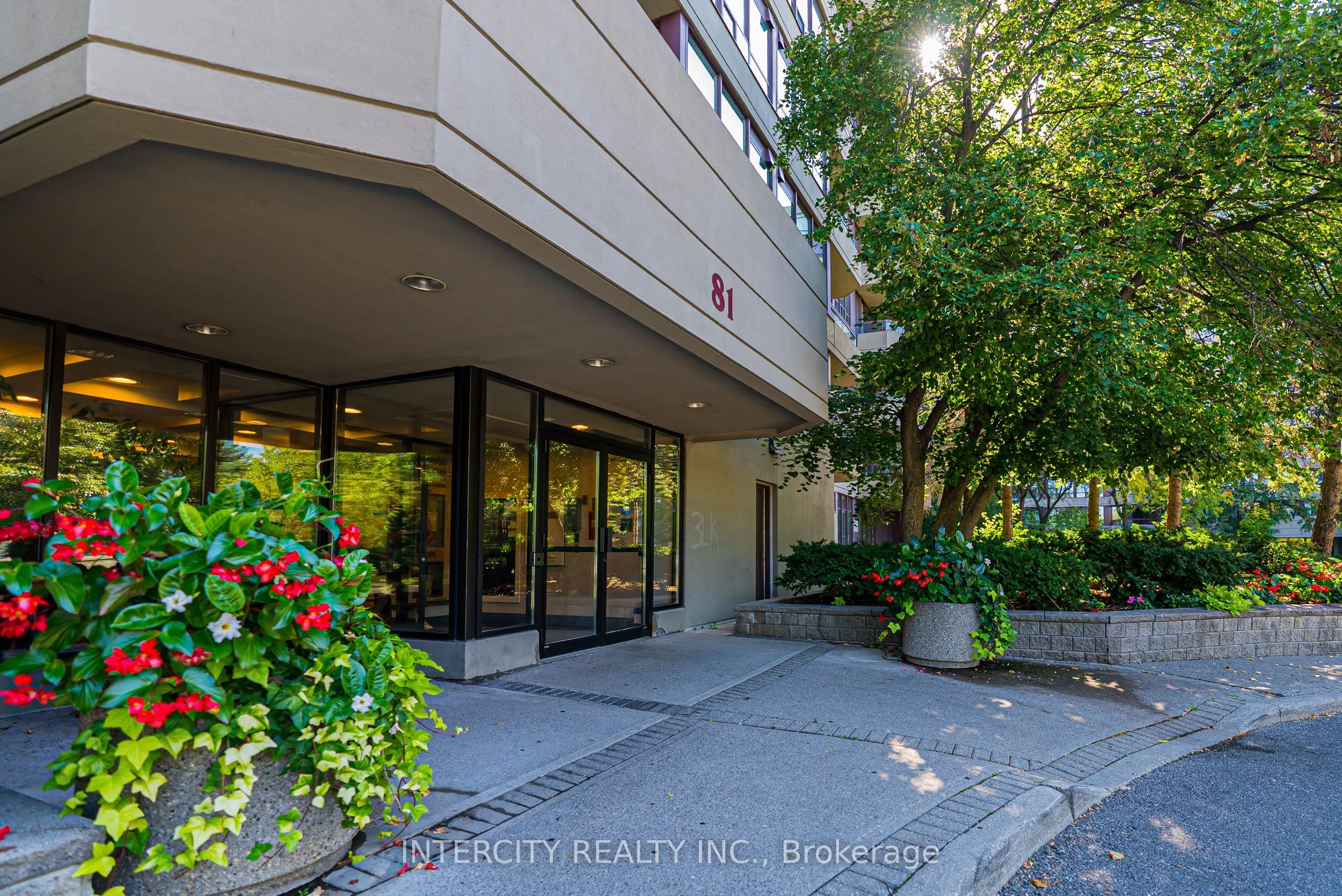 81 Townsgate Drive, #Ph208