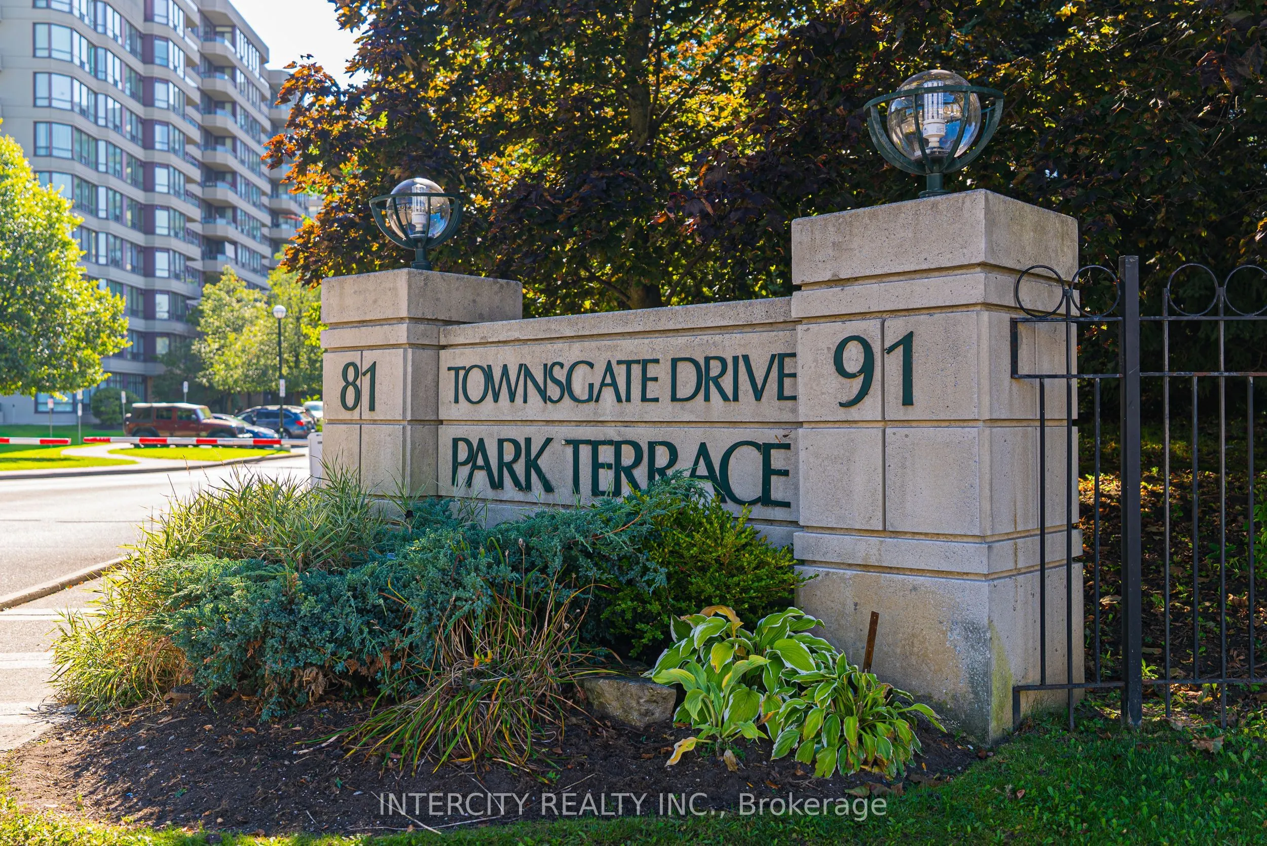 81 Townsgate Drive, #Ph208
