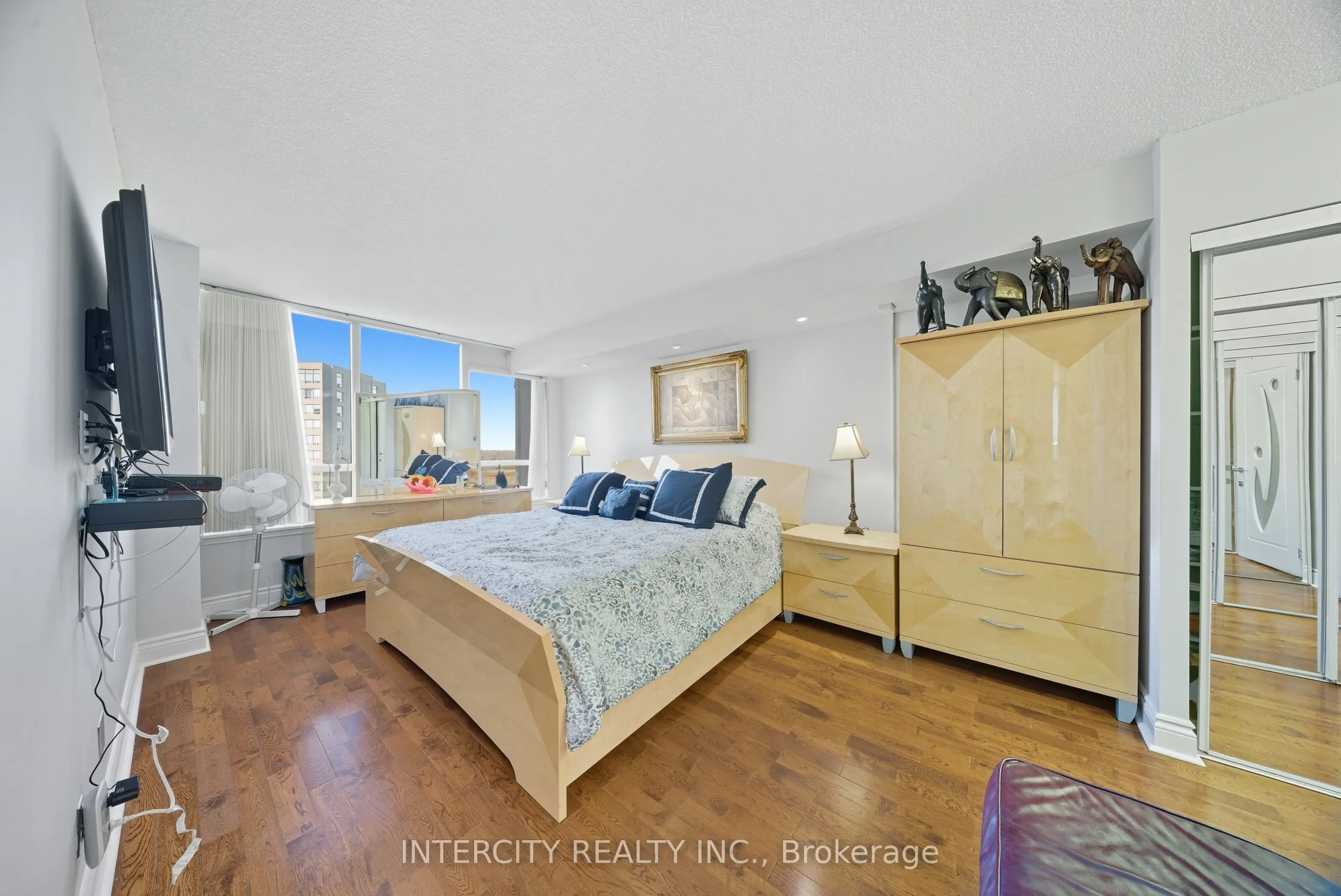 81 Townsgate Drive, #Ph208