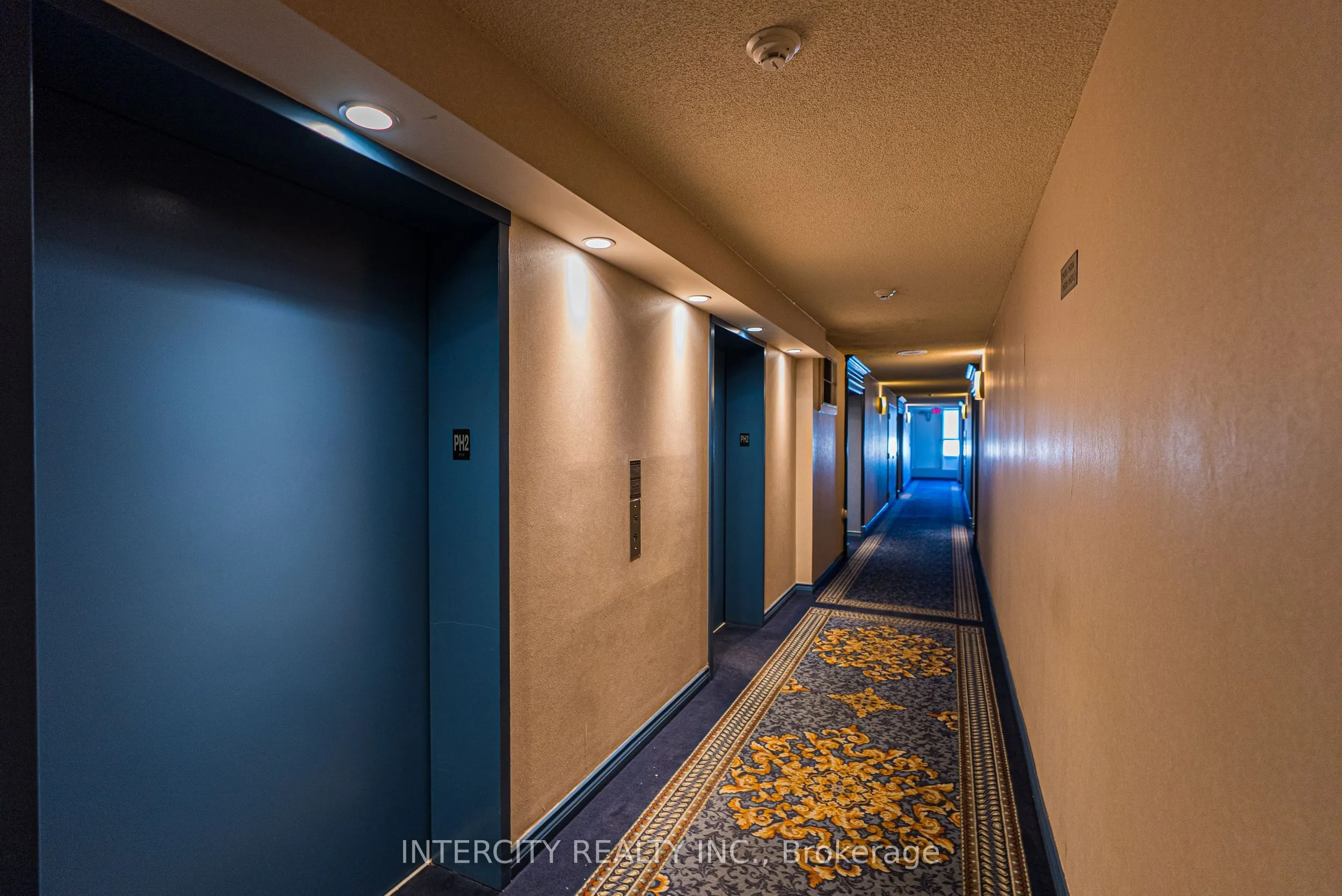 81 Townsgate Drive, #Ph208