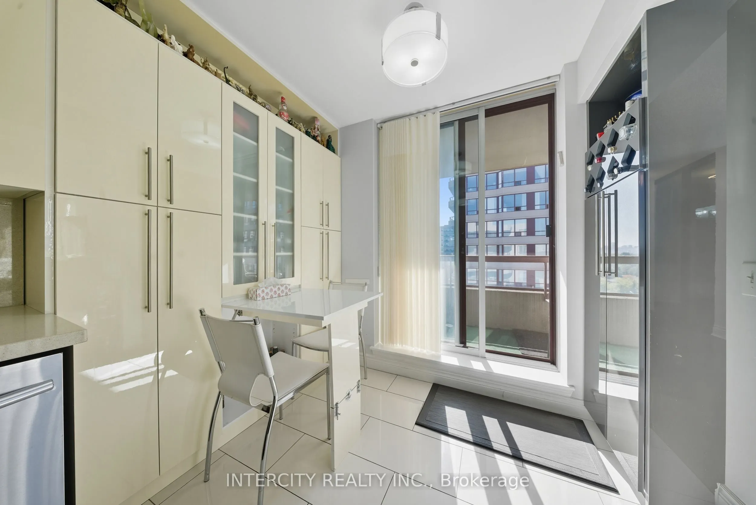 81 Townsgate Drive, #Ph208