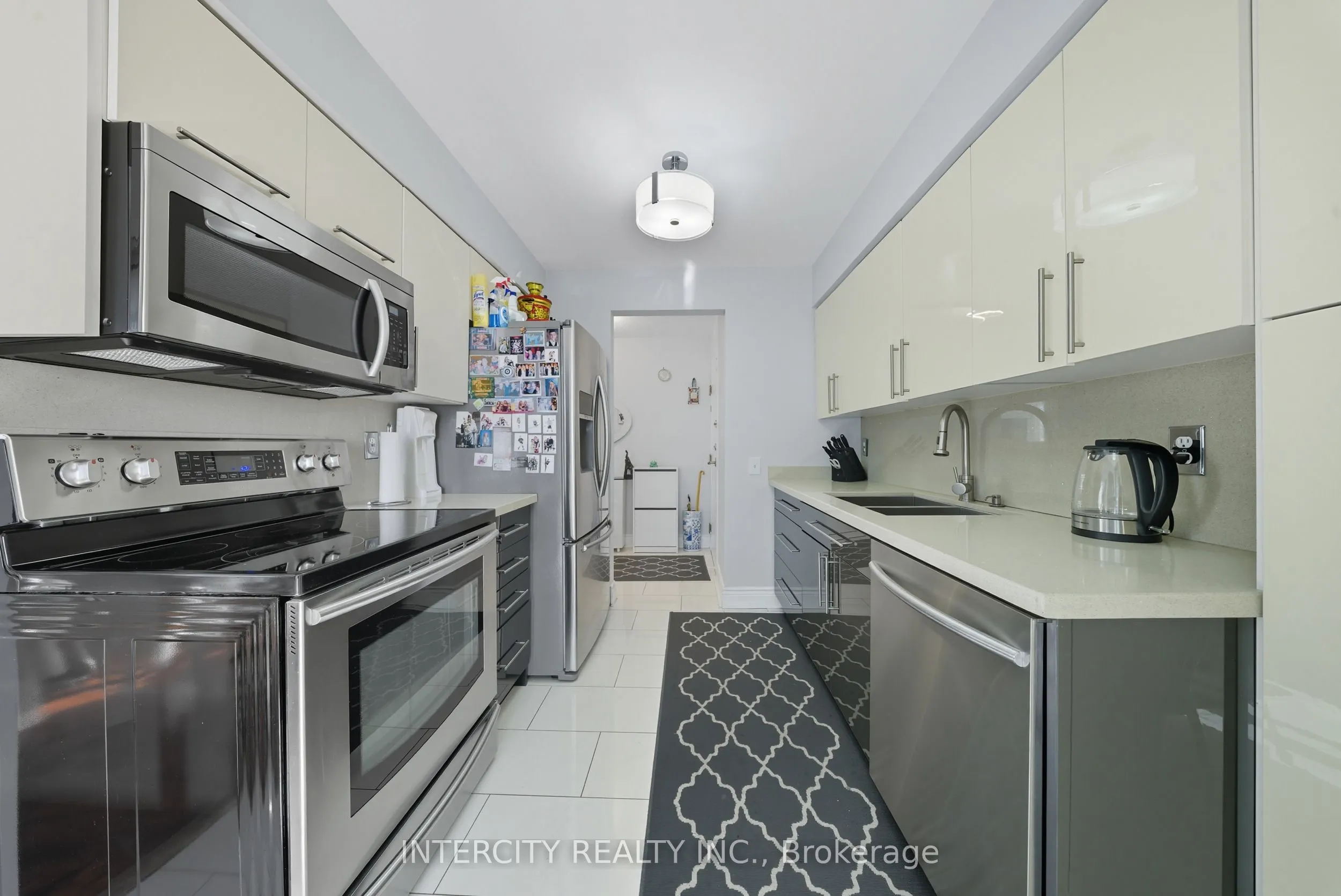 81 Townsgate Drive, #Ph208