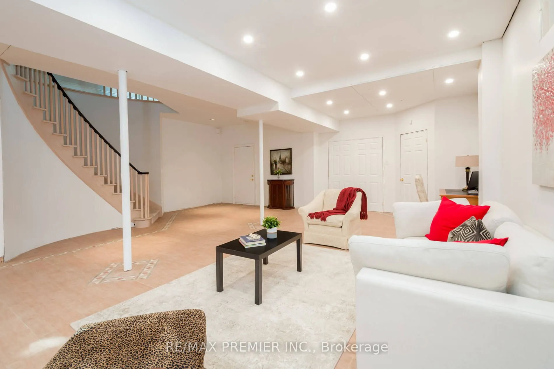90 Shamrock Crescent