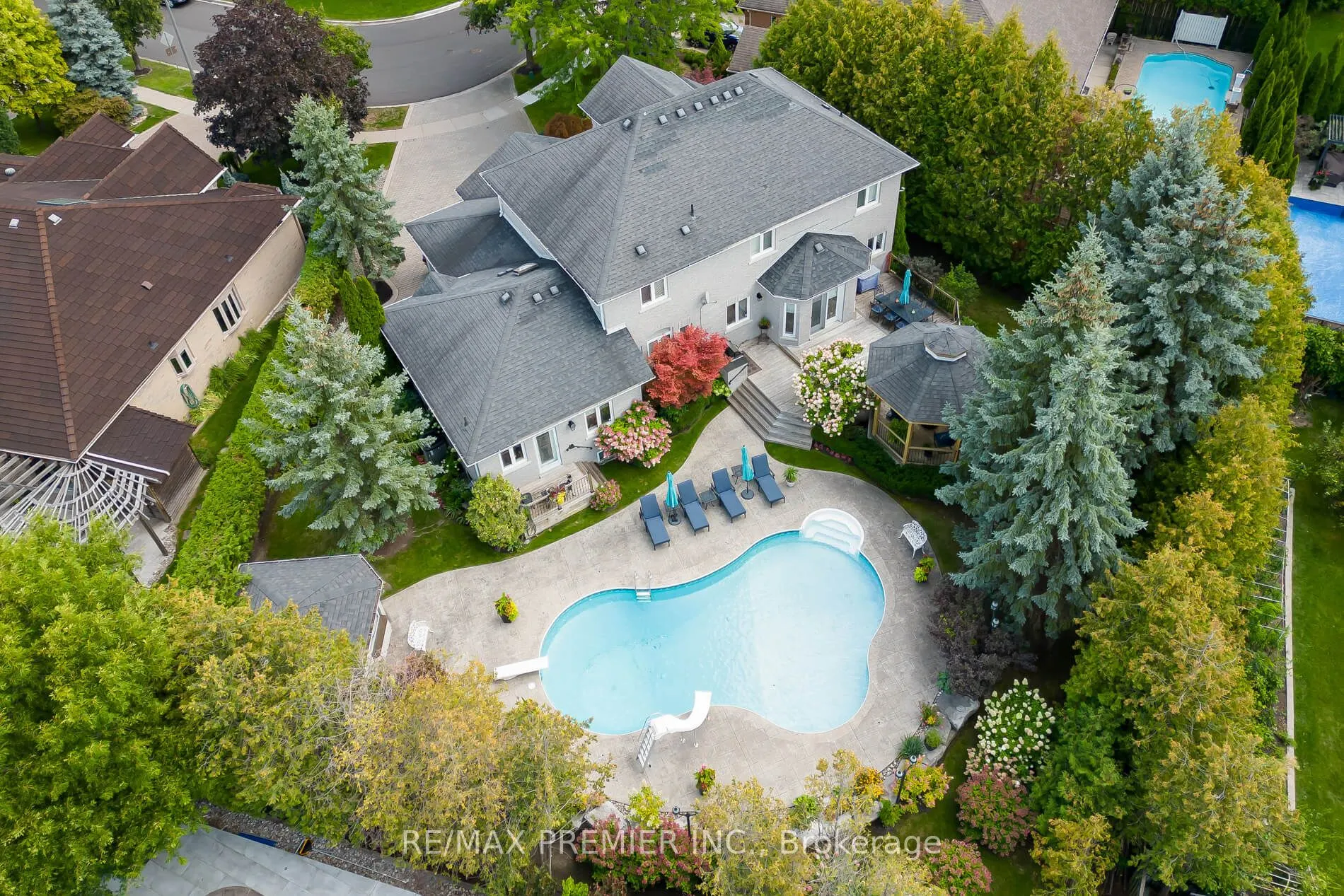 90 Shamrock Crescent