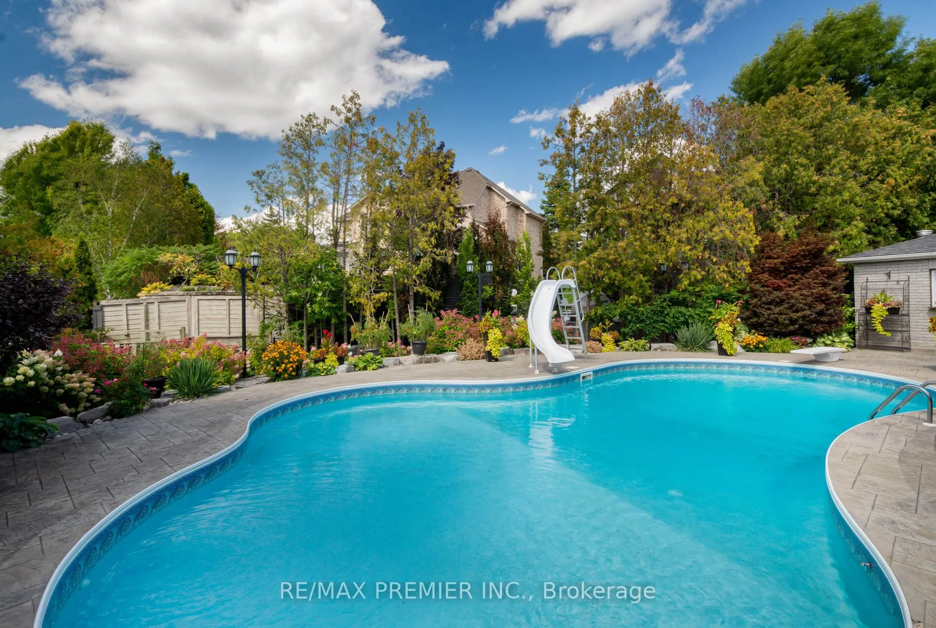 90 Shamrock Crescent