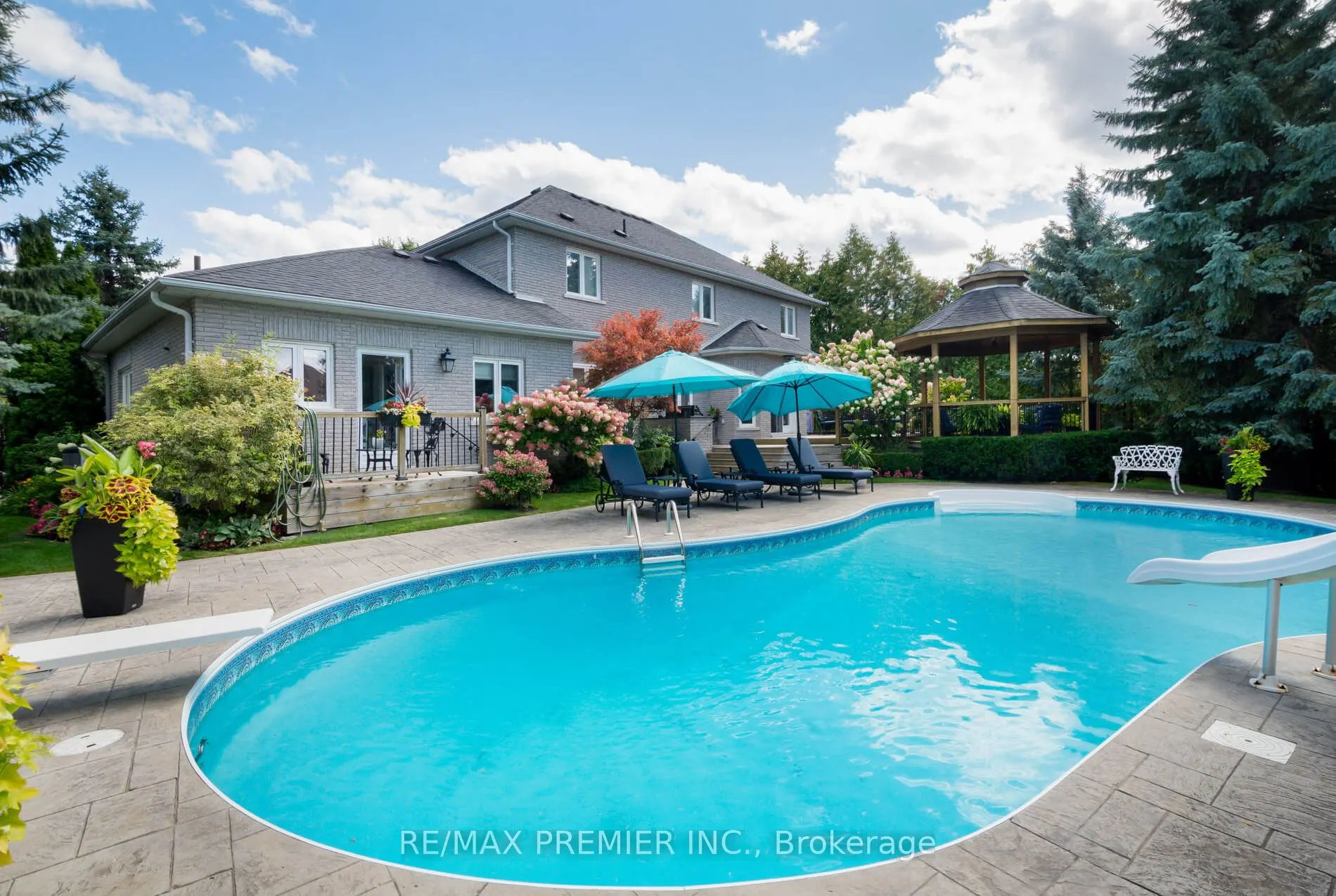 90 Shamrock Crescent
