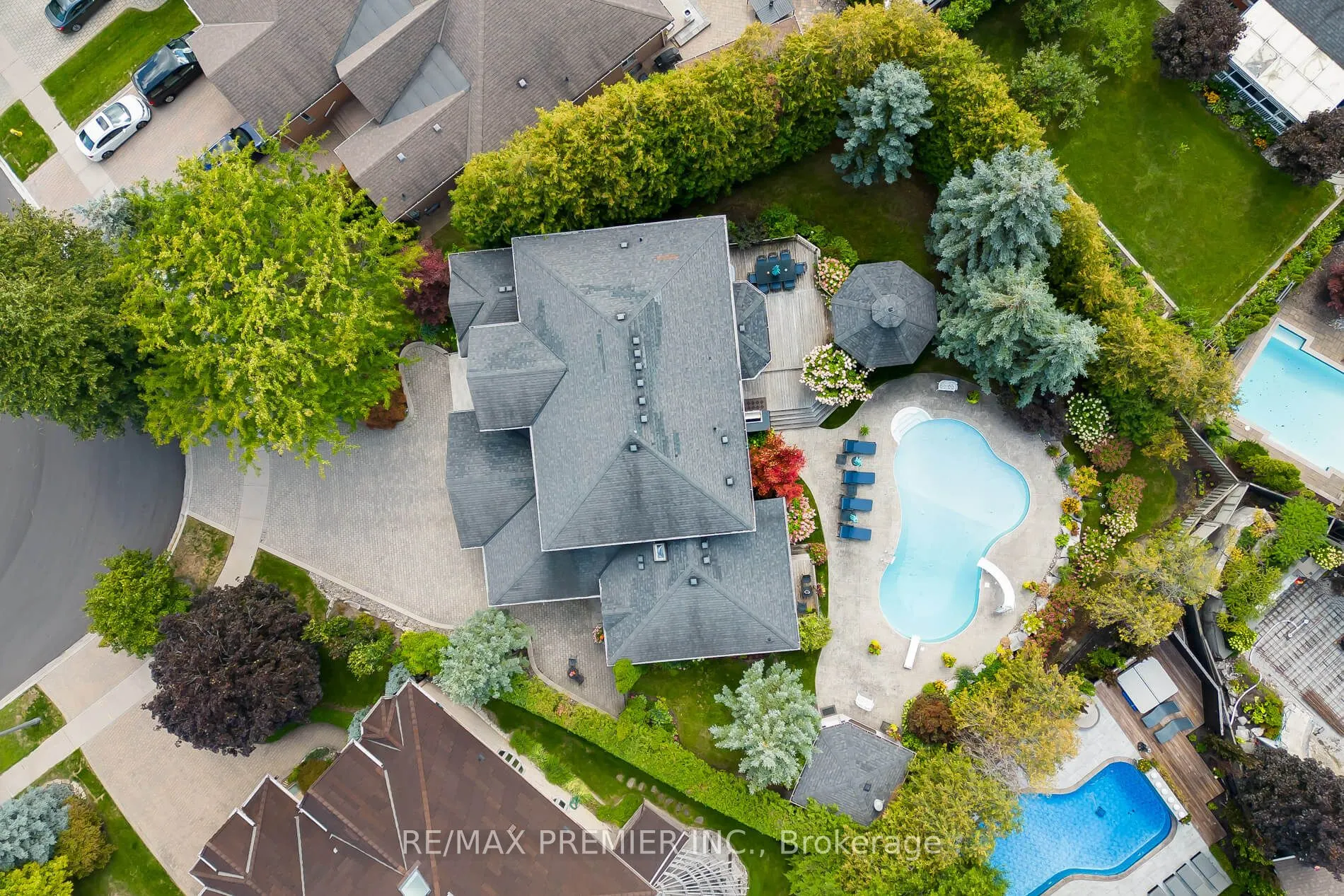 90 Shamrock Crescent