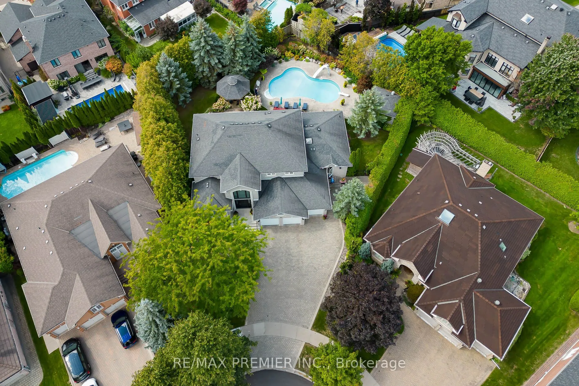 90 Shamrock Crescent