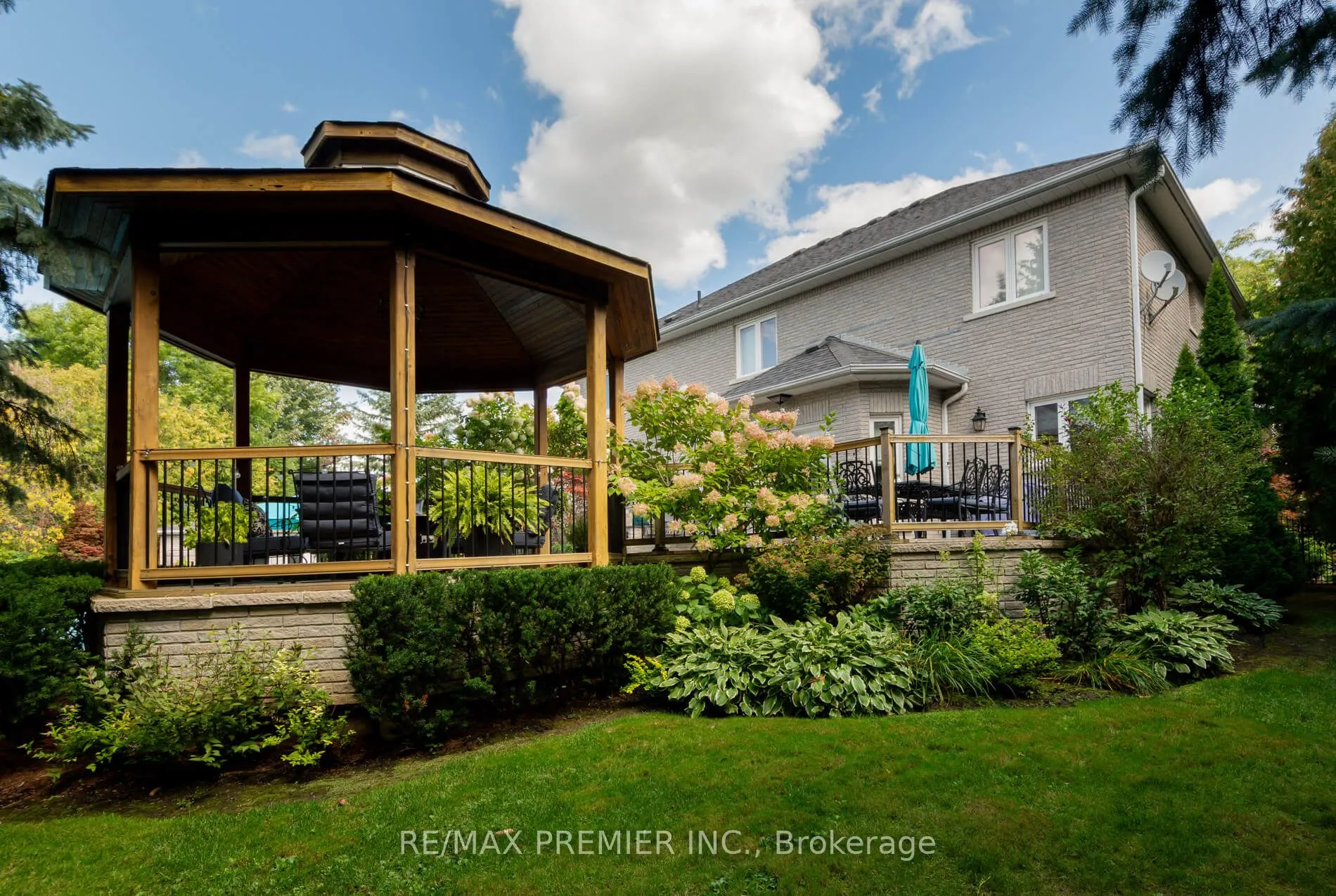 90 Shamrock Crescent