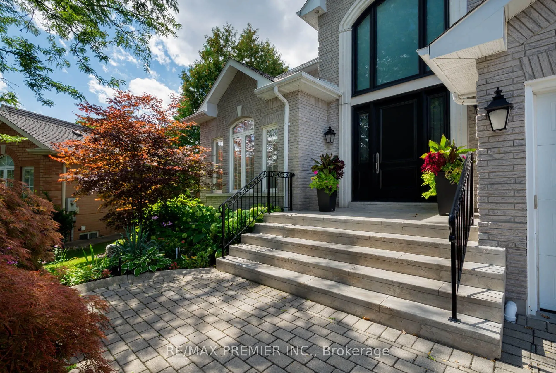 90 Shamrock Crescent