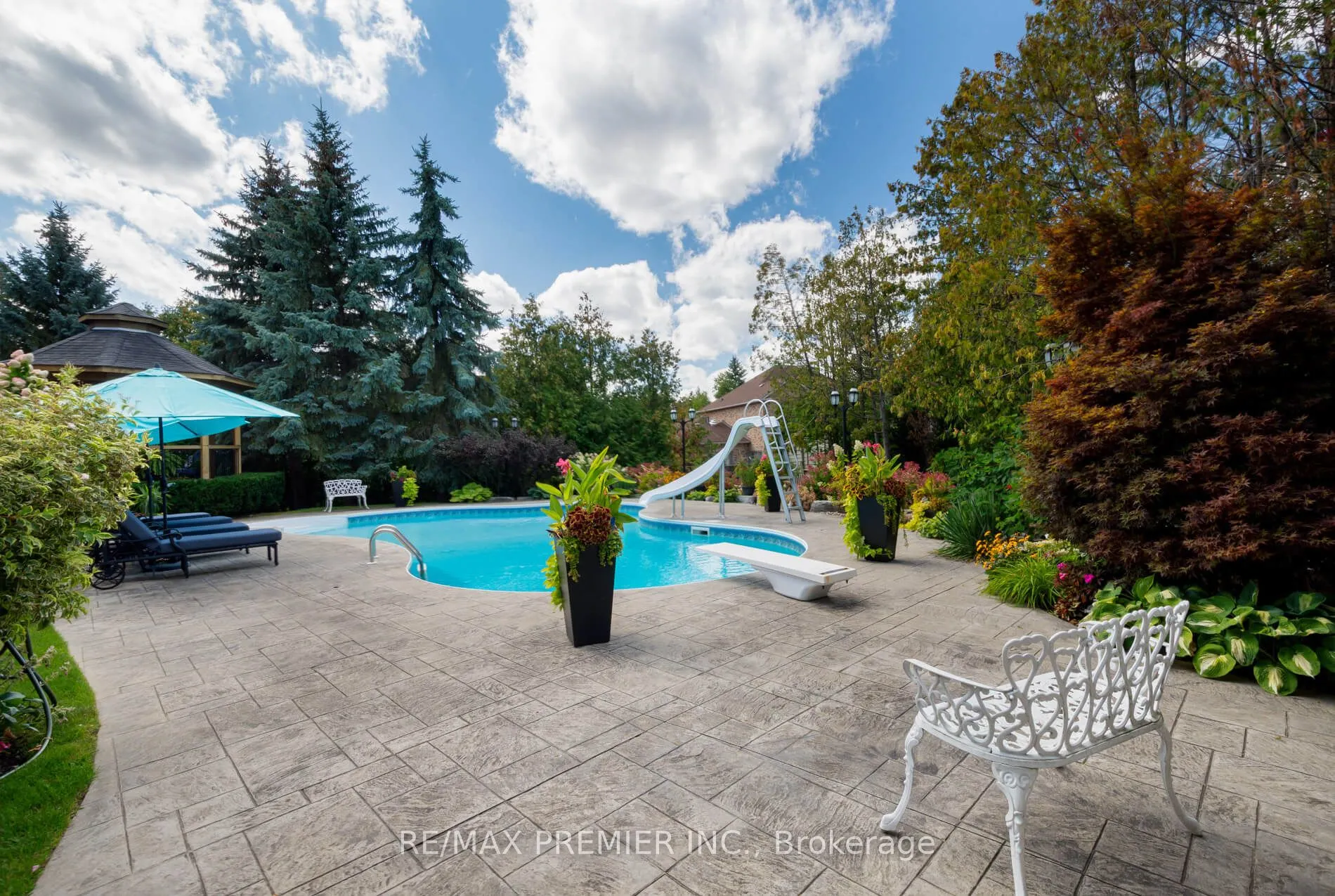 90 Shamrock Crescent