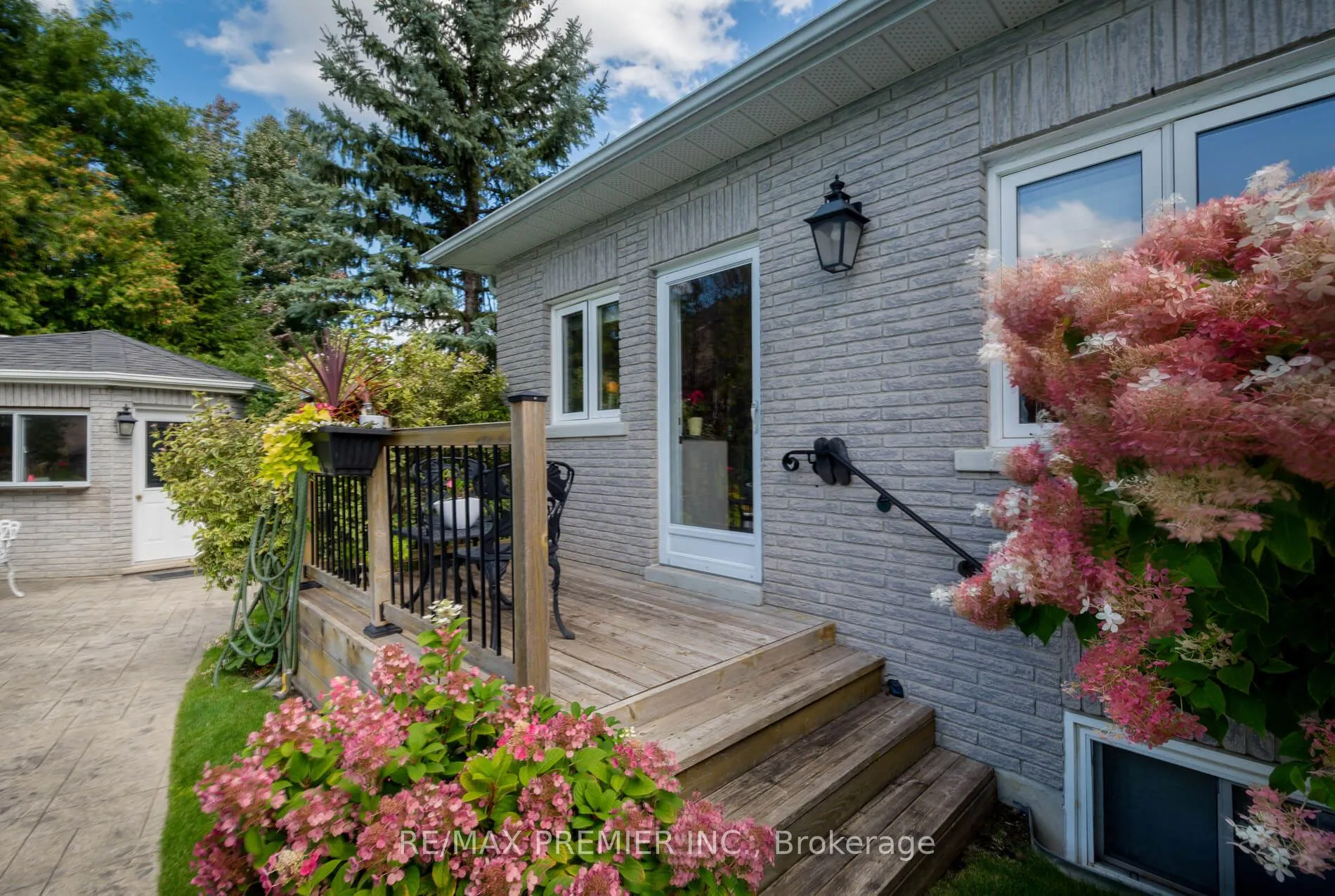 90 Shamrock Crescent