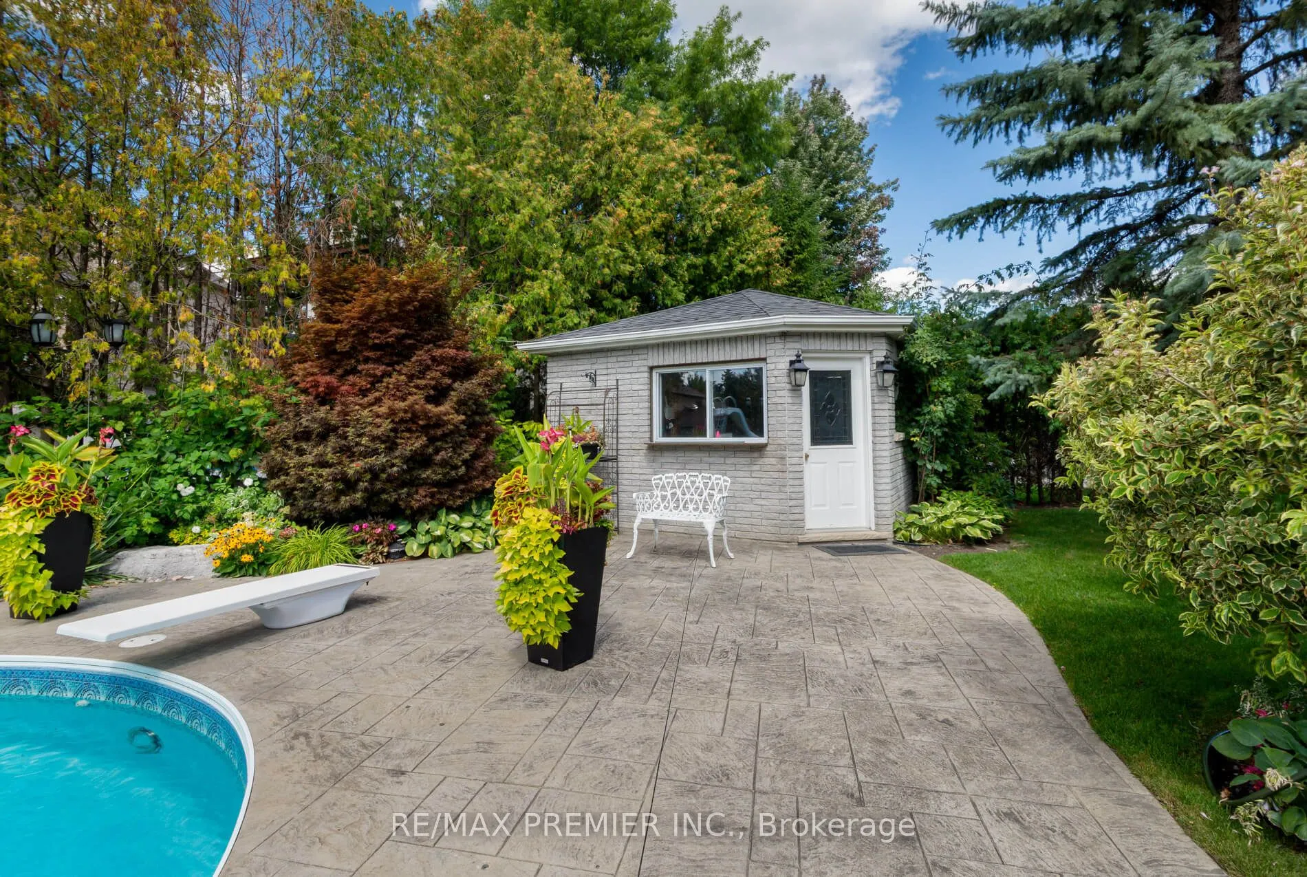 90 Shamrock Crescent