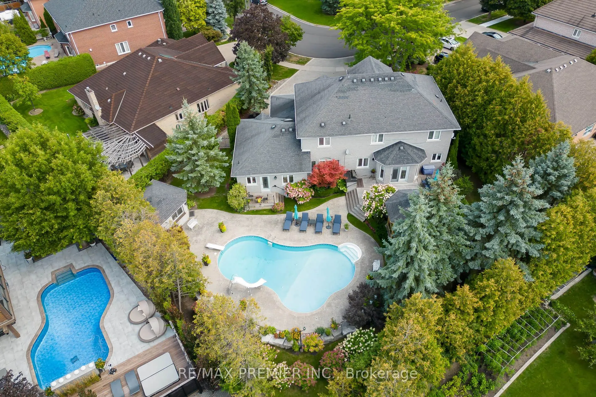 90 Shamrock Crescent