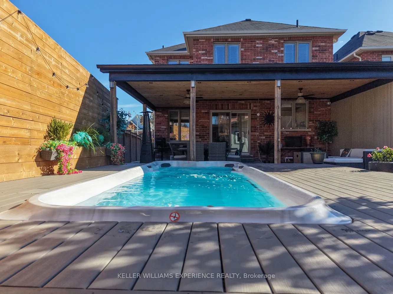2199 Dawson Crescent W