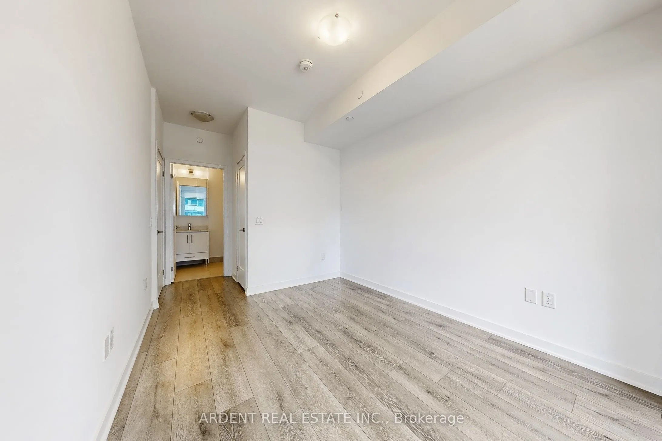 95 Oneida Crescent, #505