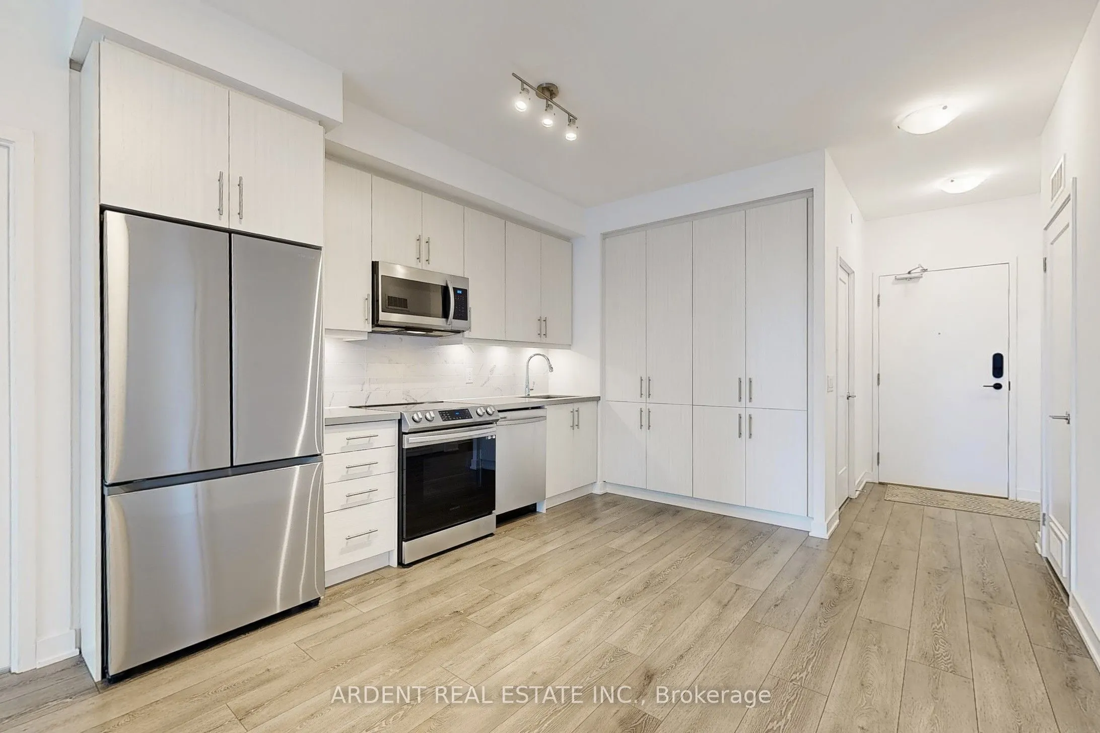 95 Oneida Crescent, #505
