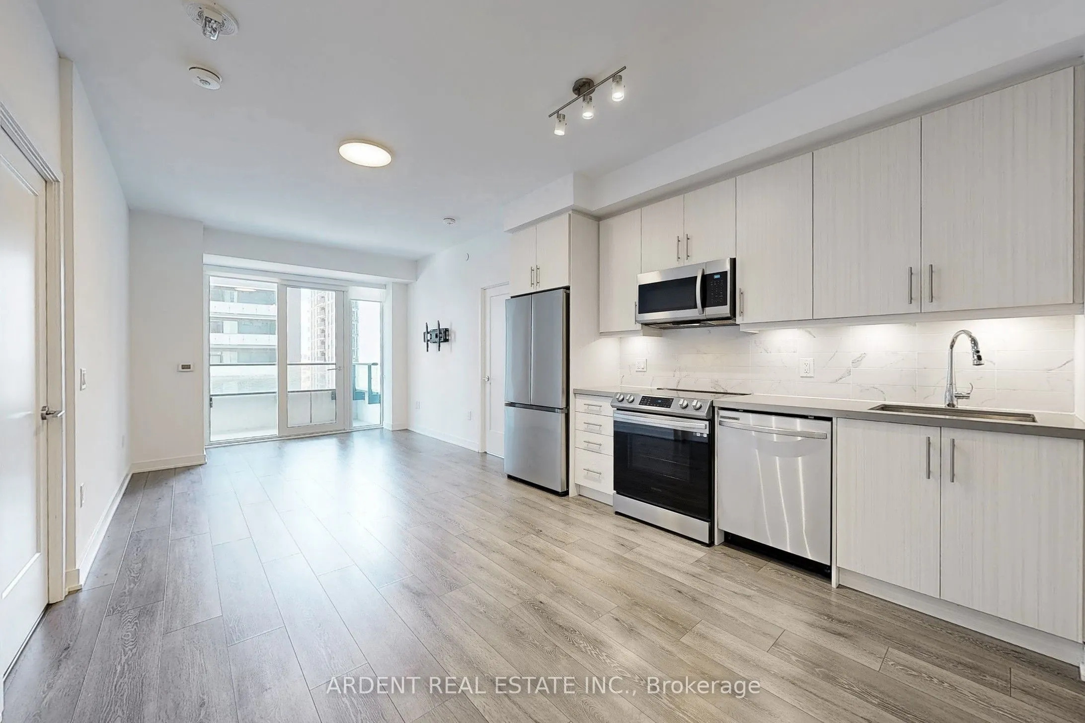 95 Oneida Crescent, #505